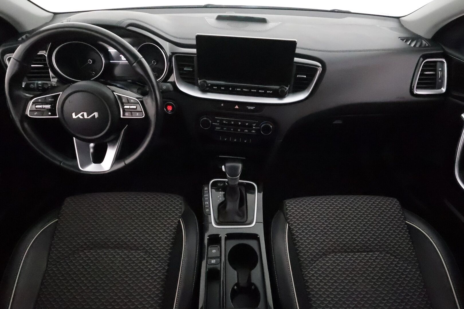 KIA CEED 2022 1,6 GDI Plug-In Hybrid EX SW DCT **Webasto / ACC / P.kamera / Navi / LED / KeylessGo / Koukku** - Puolinahat / Merkkihuollettu / Kahdet renkaat aluvanteilla