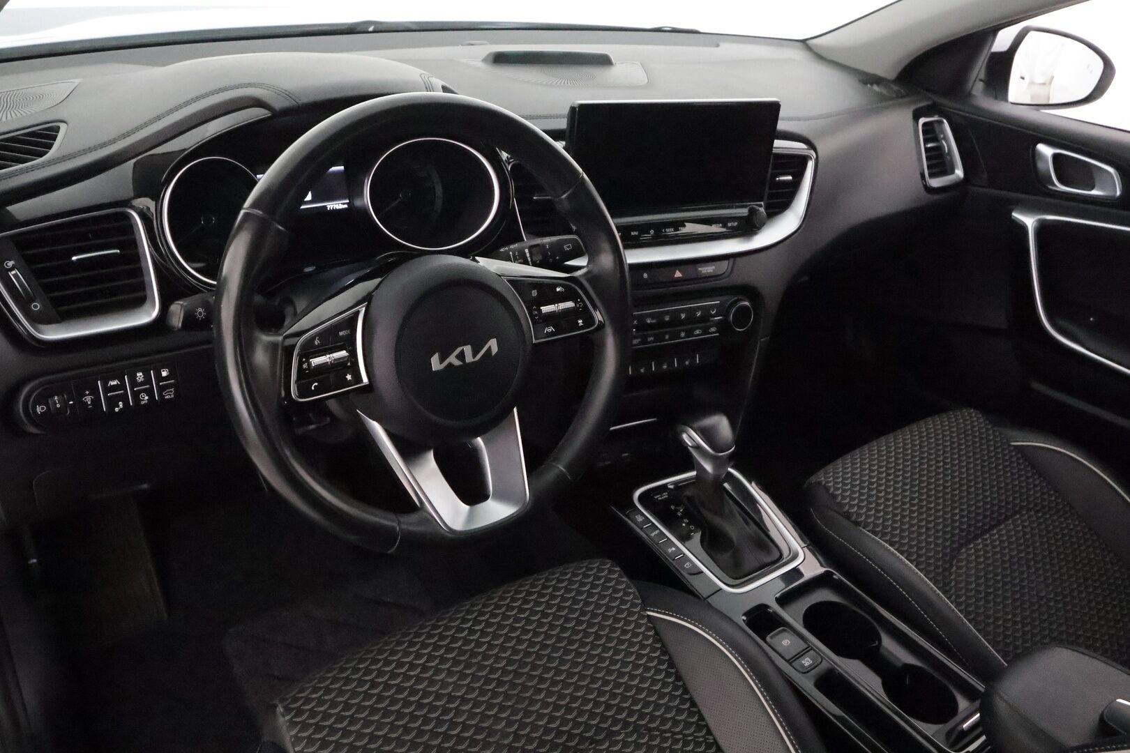 KIA CEED 2022 1,6 GDI Plug-In Hybrid EX SW DCT **Webasto / ACC / P.kamera / Navi / LED / KeylessGo / Koukku** - Puolinahat / Merkkihuollettu / Kahdet renkaat aluvanteilla