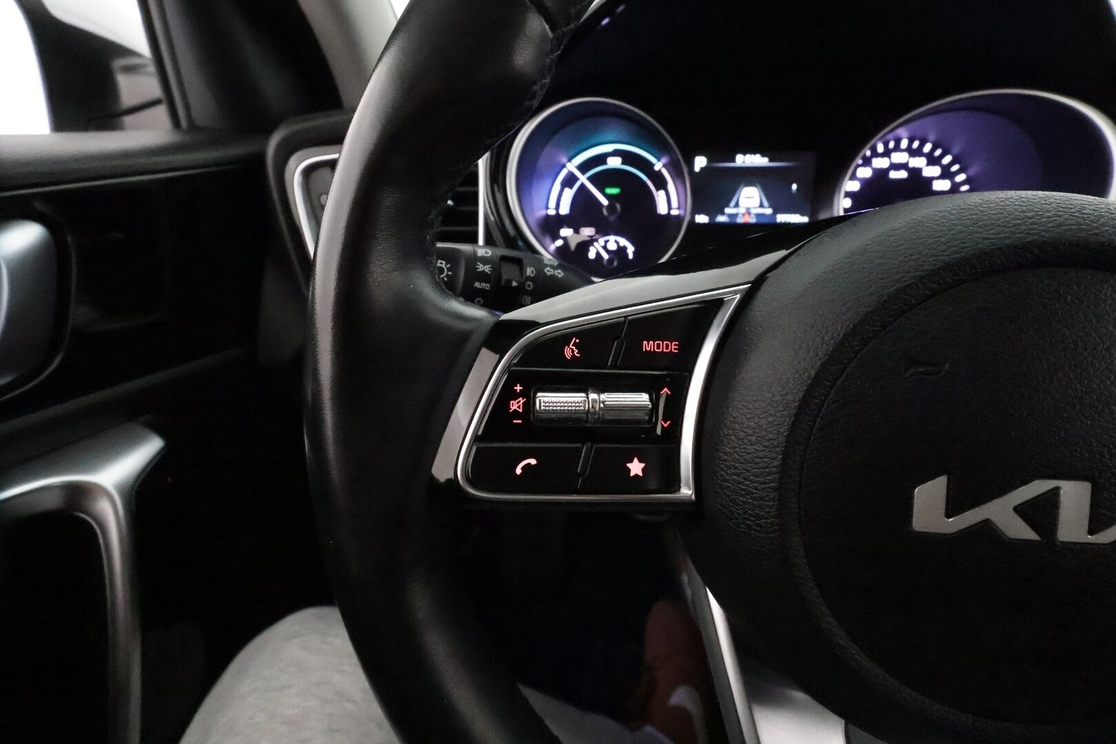 KIA CEED 2022 1,6 GDI Plug-In Hybrid EX SW DCT **Webasto / ACC / P.kamera / Navi / LED / KeylessGo / Koukku** - Puolinahat / Merkkihuollettu / Kahdet renkaat aluvanteilla
