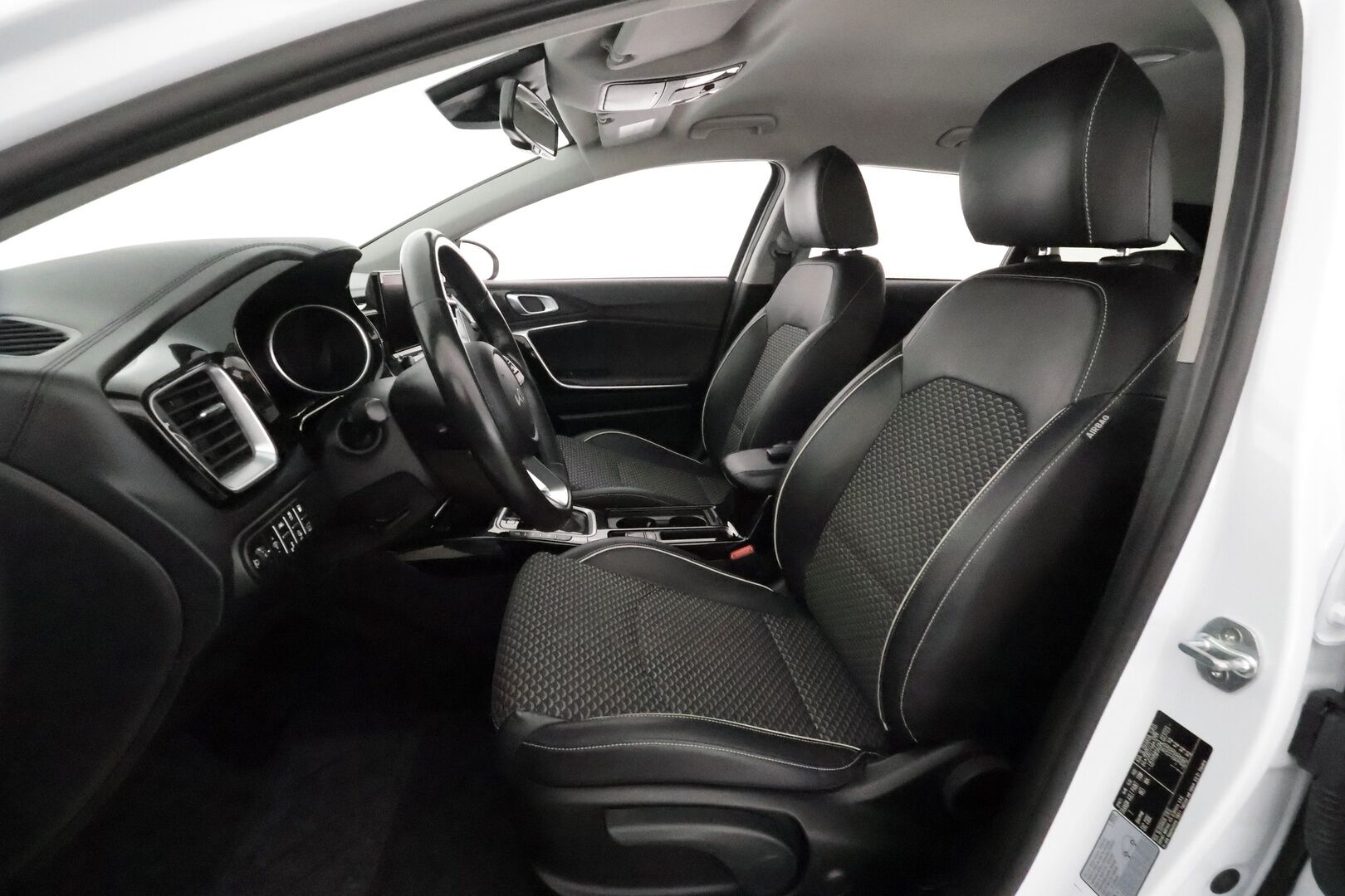 KIA CEED 2022 1,6 GDI Plug-In Hybrid EX SW DCT **Webasto / ACC / P.kamera / Navi / LED / KeylessGo / Koukku** - Puolinahat / Merkkihuollettu / Kahdet renkaat aluvanteilla