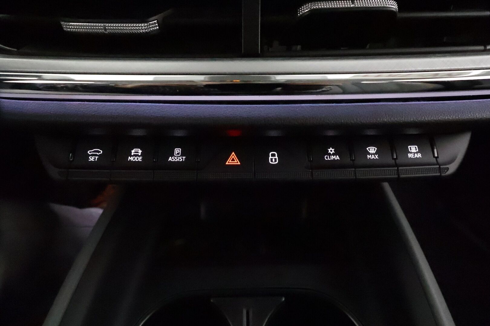 SKODA ENYAQ 2022 82kWh iV80 4X4 Luxury **ACC / ILP / Matrix LED / Muistipenkit / Koukku / P.kamera / Navi / KeylessGo / Nahka-Alcantara** - Merkkihuollettu
