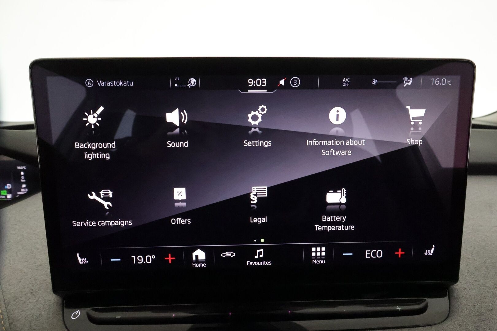 SKODA ENYAQ 2022 82kWh iV80 4X4 Luxury **ACC / ILP / Matrix LED / Muistipenkit / Koukku / P.kamera / Navi / KeylessGo / Nahka-Alcantara** - Merkkihuollettu