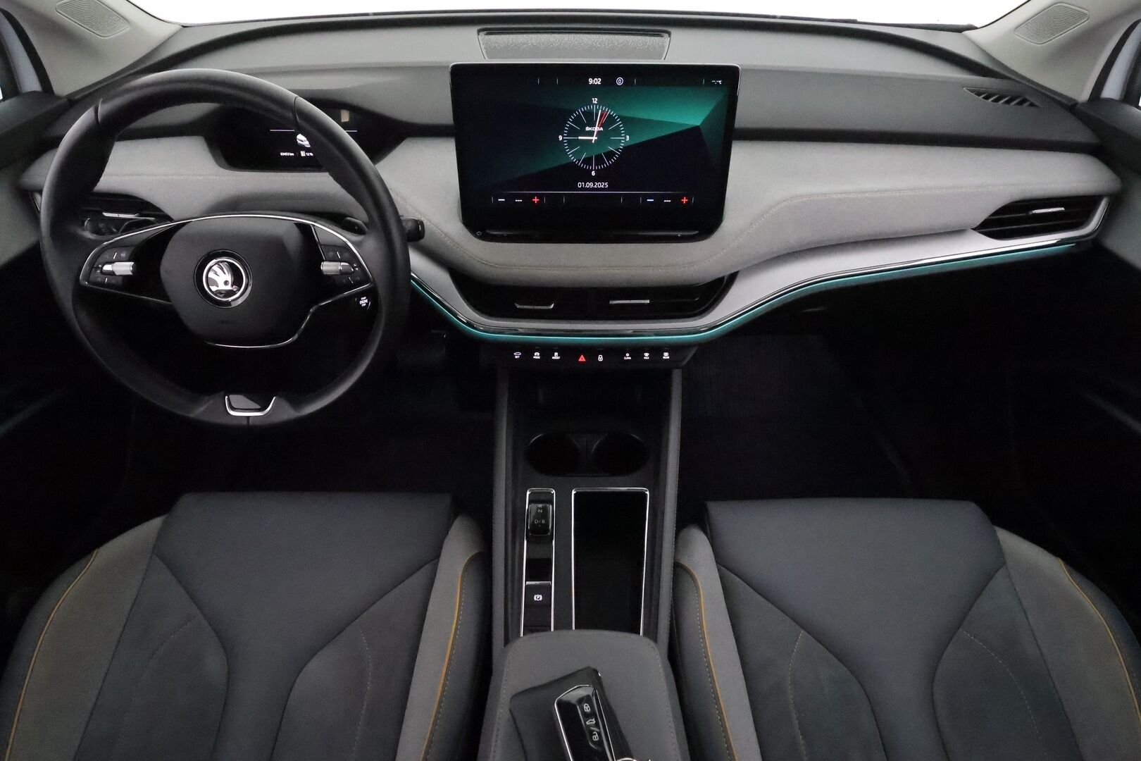 SKODA ENYAQ 2022 82kWh iV80 4X4 Luxury **ACC / ILP / Matrix LED / Muistipenkit / Koukku / P.kamera / Navi / KeylessGo / Nahka-Alcantara** - Merkkihuollettu