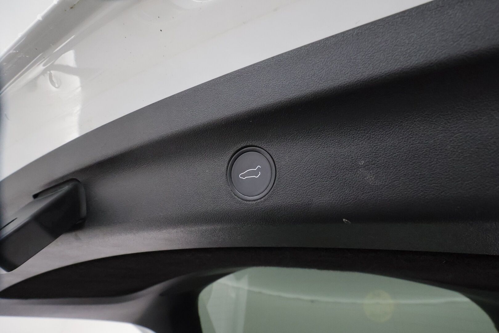 TESLA MODEL Y 2021 Long Range Dual Motor AWD **Lasikatto / Lämpöpumppu / ACC / Matrix-LED / P. Kamera / Muistipenkki / Navi** - 2x Latauskaapelit / Kahdet Renkaat