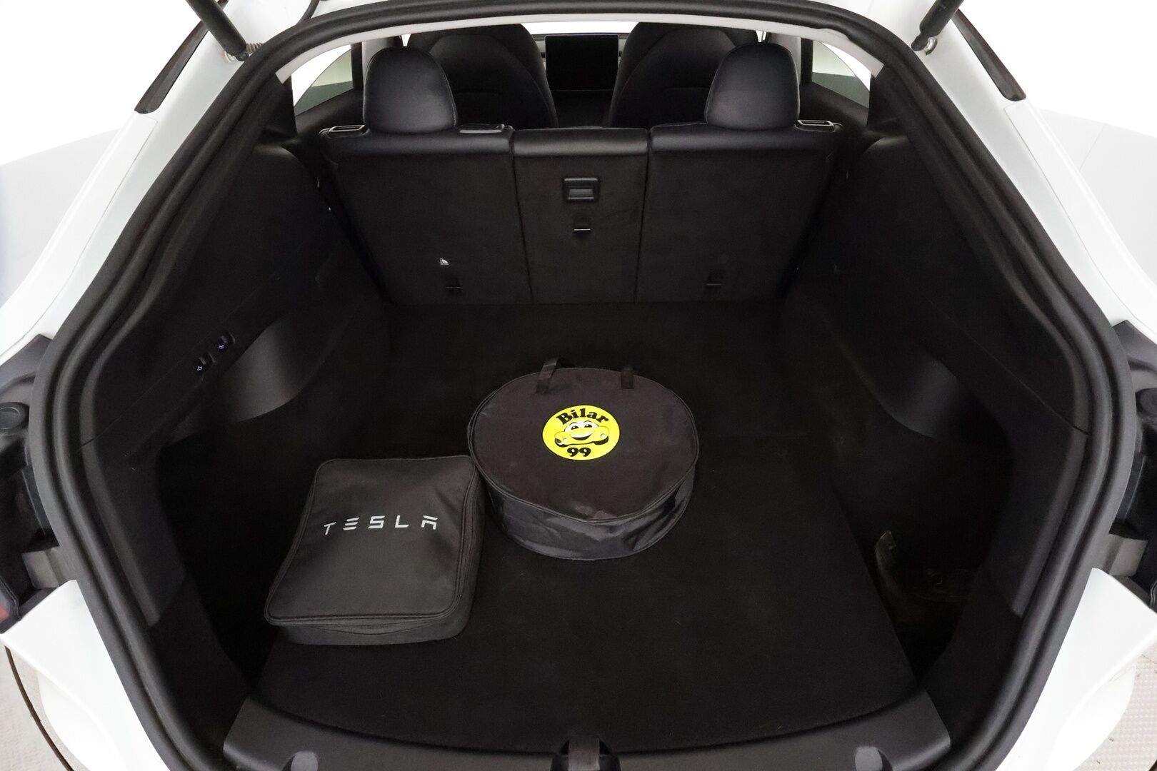 TESLA MODEL Y 2021 Long Range Dual Motor AWD **Lasikatto / Lämpöpumppu / ACC / Matrix-LED / P. Kamera / Muistipenkki / Navi** - 2x Latauskaapelit / Kahdet Renkaat
