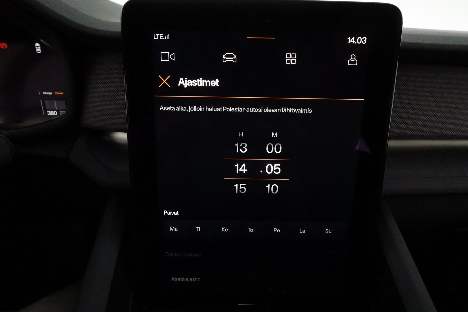 POLESTAR 2 2023 Long Range Single Motor 78kWh **Harman/Kardon / Lasikatto / Lämpöpumppu / Koukku / LED-valot / P.Kamera / Sporttipenkki Muistilla** - 2x Latauskaapelit / Kahdet Renkaat / Merkkihuollettu!
