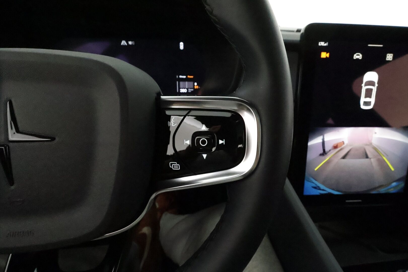 POLESTAR 2 2023 Long Range Single Motor 78kWh **Harman/Kardon / Lasikatto / Lämpöpumppu / Koukku / LED-valot / P.Kamera / Sporttipenkki Muistilla** - 2x Latauskaapelit / Kahdet Renkaat / Merkkihuollettu!