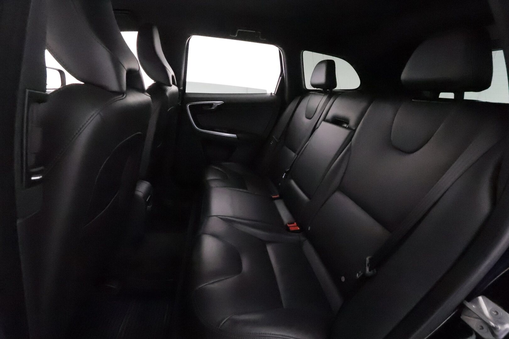 Volvo XC60 2017 D4 AWD Business Classic Summum aut. **ACC / Xenon / Koukku / Webasto / Navi / Muistipenkki / Nahkaverhoilu / KeylessGO** - Kahdet Renkaat / **HYVILLÄ KAMOILLA**