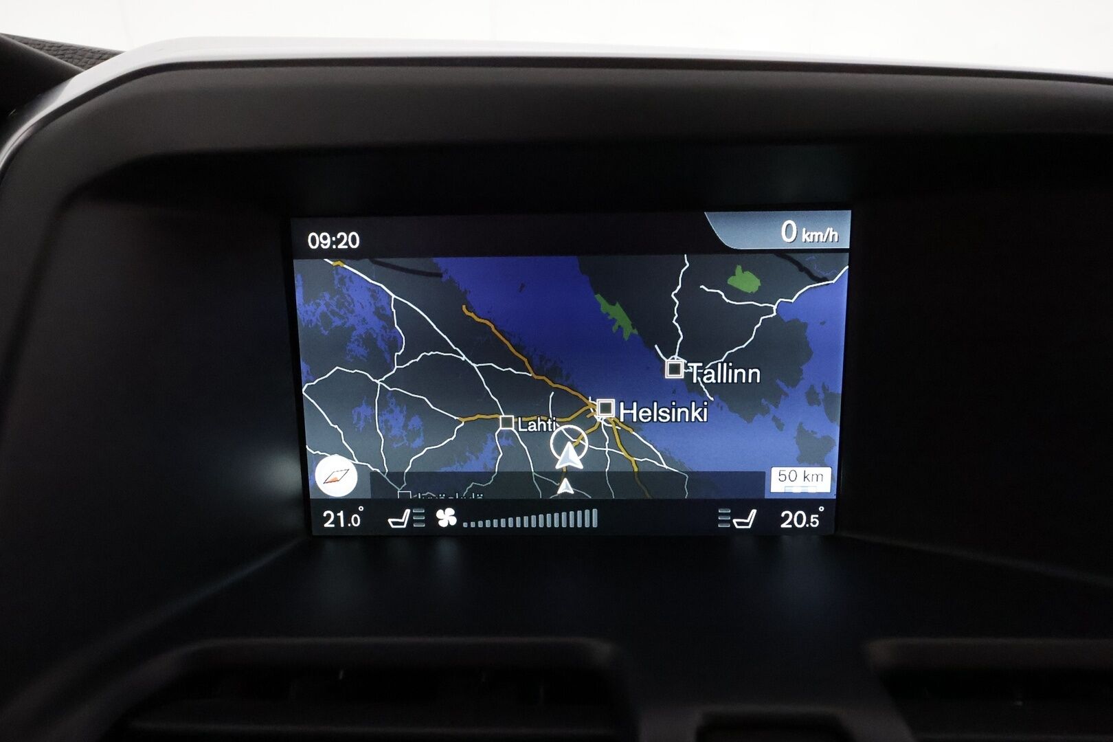 Volvo XC60 2017 D4 AWD Business Classic Summum aut. **ACC / Xenon / Koukku / Webasto / Navi / Muistipenkki / Nahkaverhoilu / KeylessGO** - Kahdet Renkaat / **HYVILLÄ KAMOILLA**