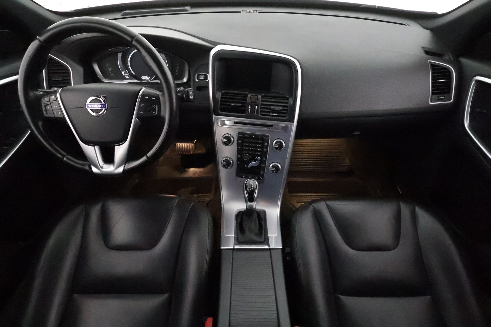 Volvo XC60 2017 D4 AWD Business Classic Summum aut. **ACC / Xenon / Koukku / Webasto / Navi / Muistipenkki / Nahkaverhoilu / KeylessGO** - Kahdet Renkaat / **HYVILLÄ KAMOILLA**