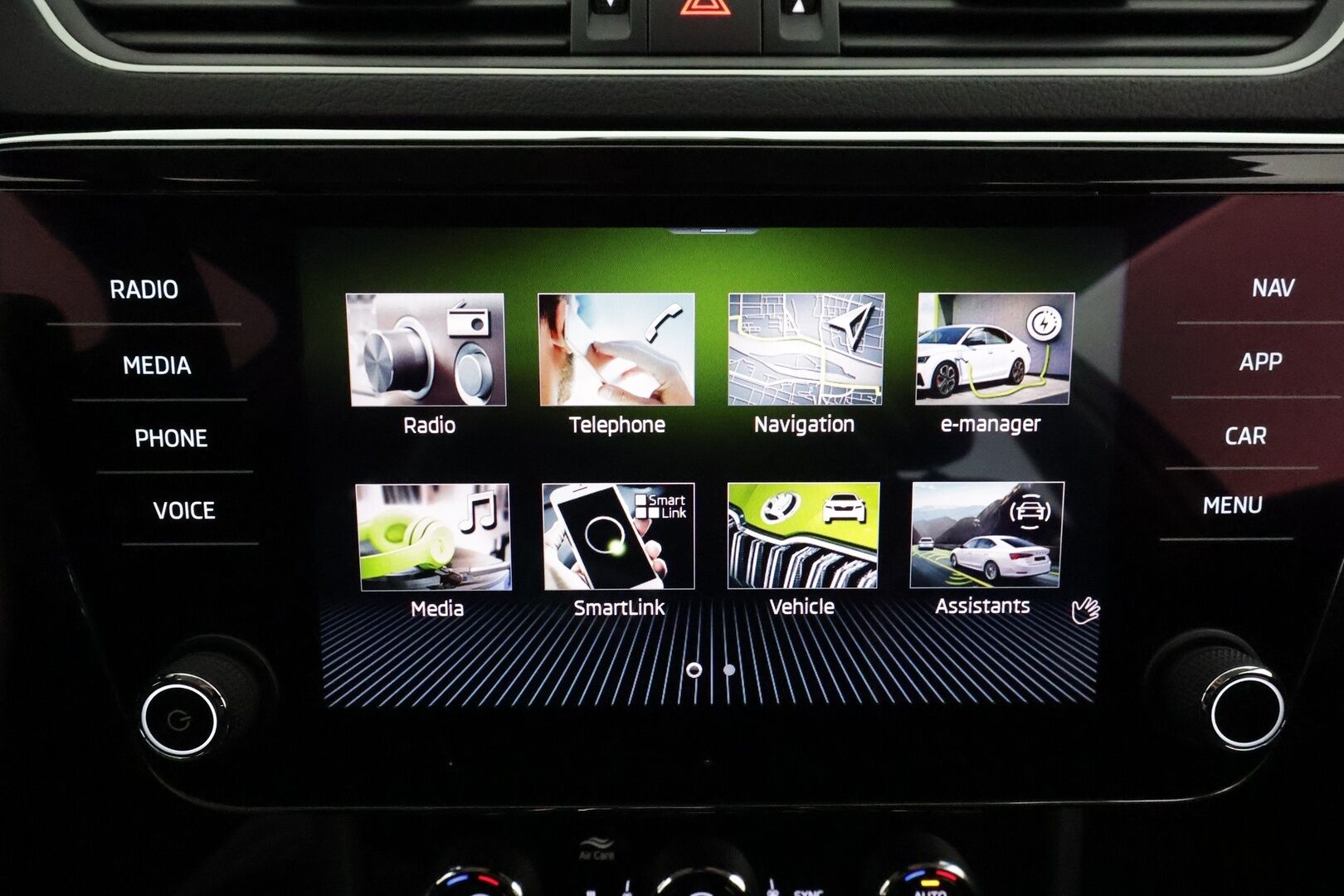 SKODA SUPERB 2022 Combi 1.4 TSI PHEV Ambition iV DSG **Webasto / ACC / Matrix-LED / P.kamera / Muistipenkki / Navi / Keyless** - 2x Latauskaapelit / Kahdet Renkaat / Merkkihuollettu!