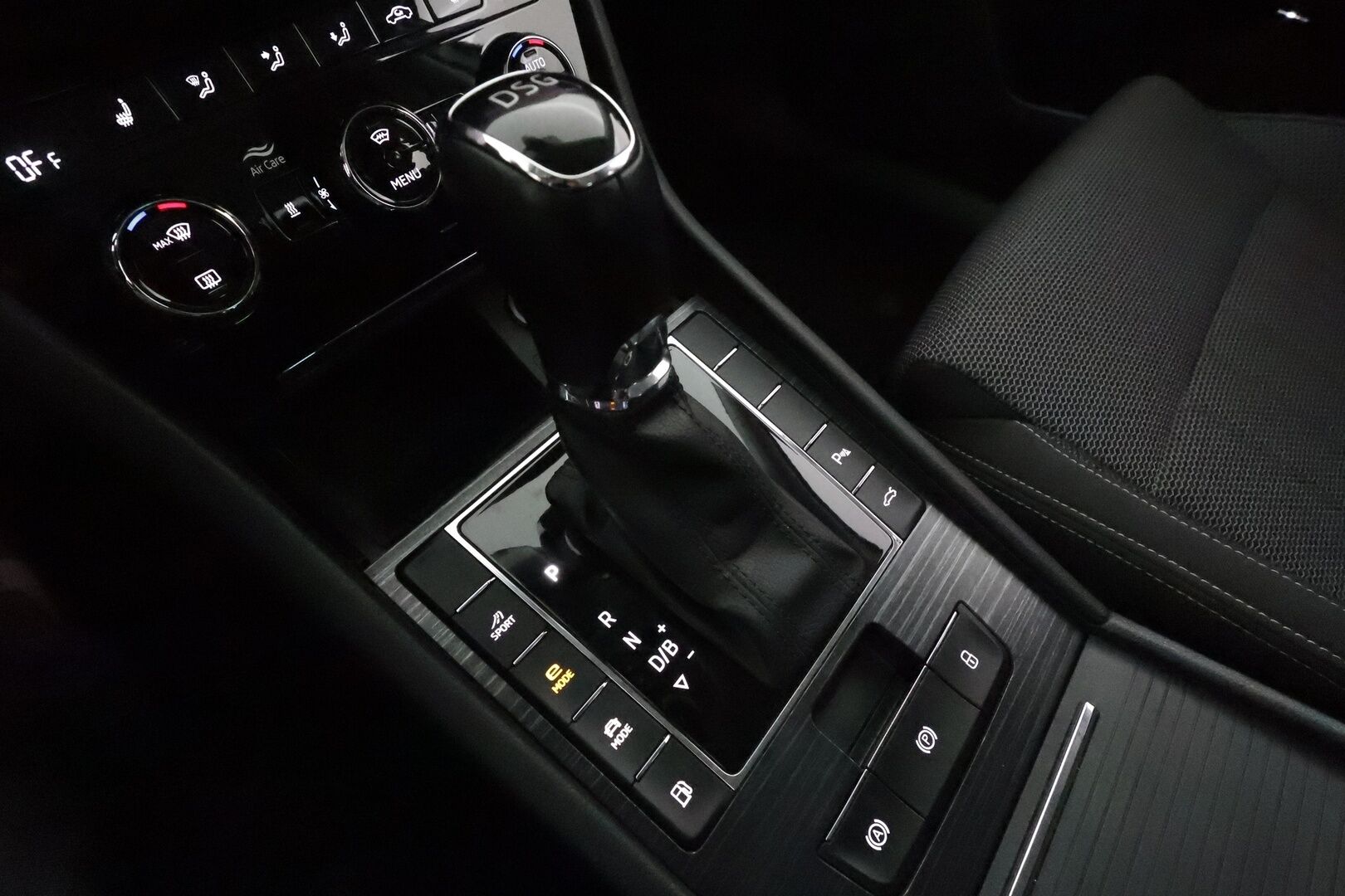 SKODA SUPERB 2022 Combi 1.4 TSI PHEV Ambition iV DSG **Webasto / ACC / Matrix-LED / P.kamera / Muistipenkki / Navi / Keyless** - 2x Latauskaapelit / Kahdet Renkaat / Merkkihuollettu!