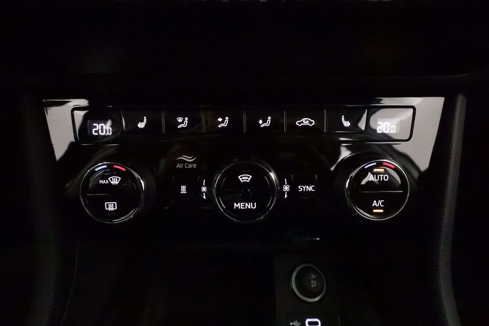SKODA SUPERB 2022 Combi 1.4 TSI PHEV Ambition iV DSG **Webasto / ACC / Matrix-LED / P.kamera / Muistipenkki / Navi / Keyless** - 2x Latauskaapelit / Kahdet Renkaat / Merkkihuollettu!