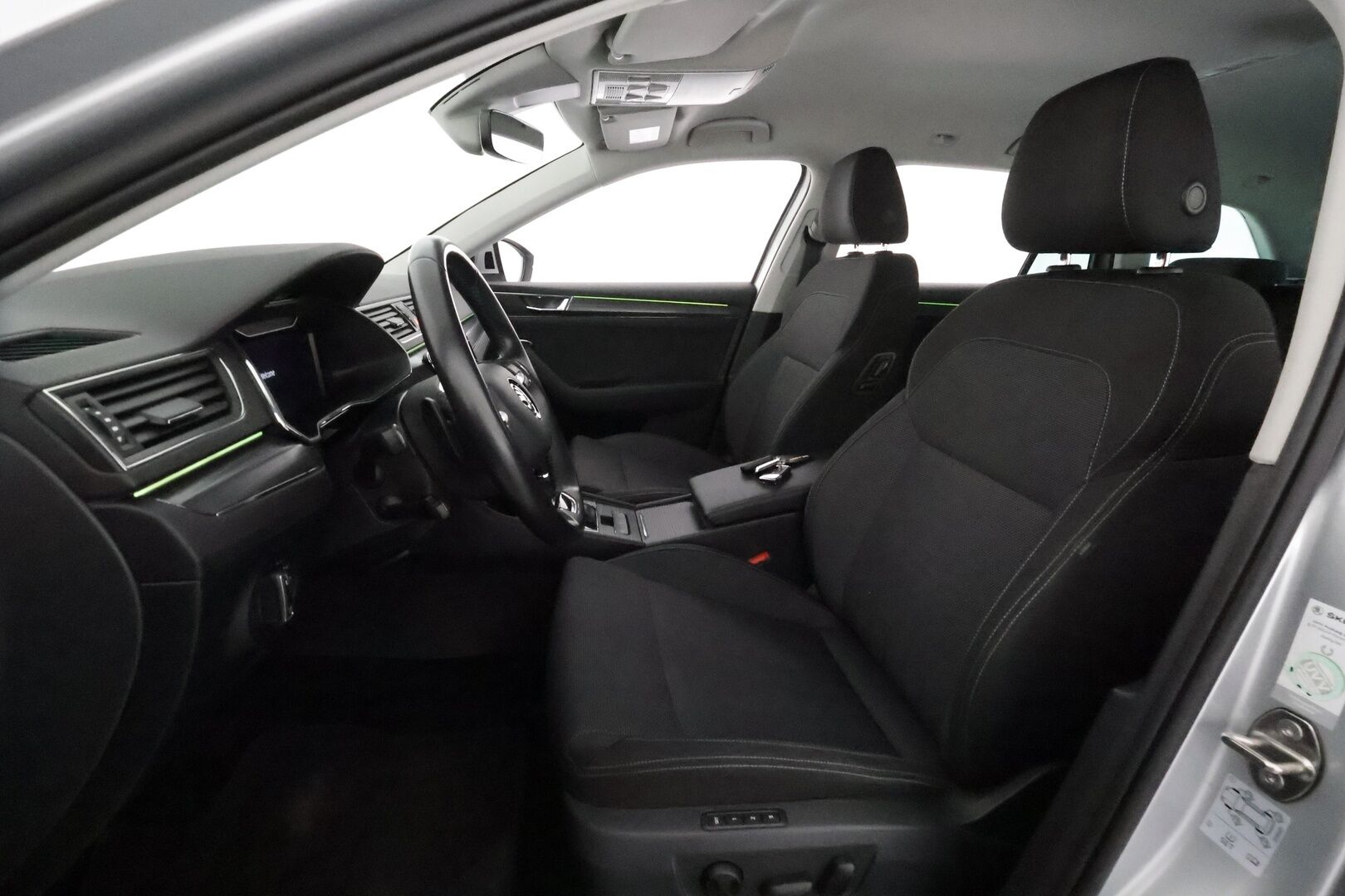 SKODA SUPERB 2022 Combi 1.4 TSI PHEV Ambition iV DSG **Webasto / ACC / Matrix-LED / P.kamera / Muistipenkki / Navi / Keyless** - 2x Latauskaapelit / Kahdet Renkaat / Merkkihuollettu!