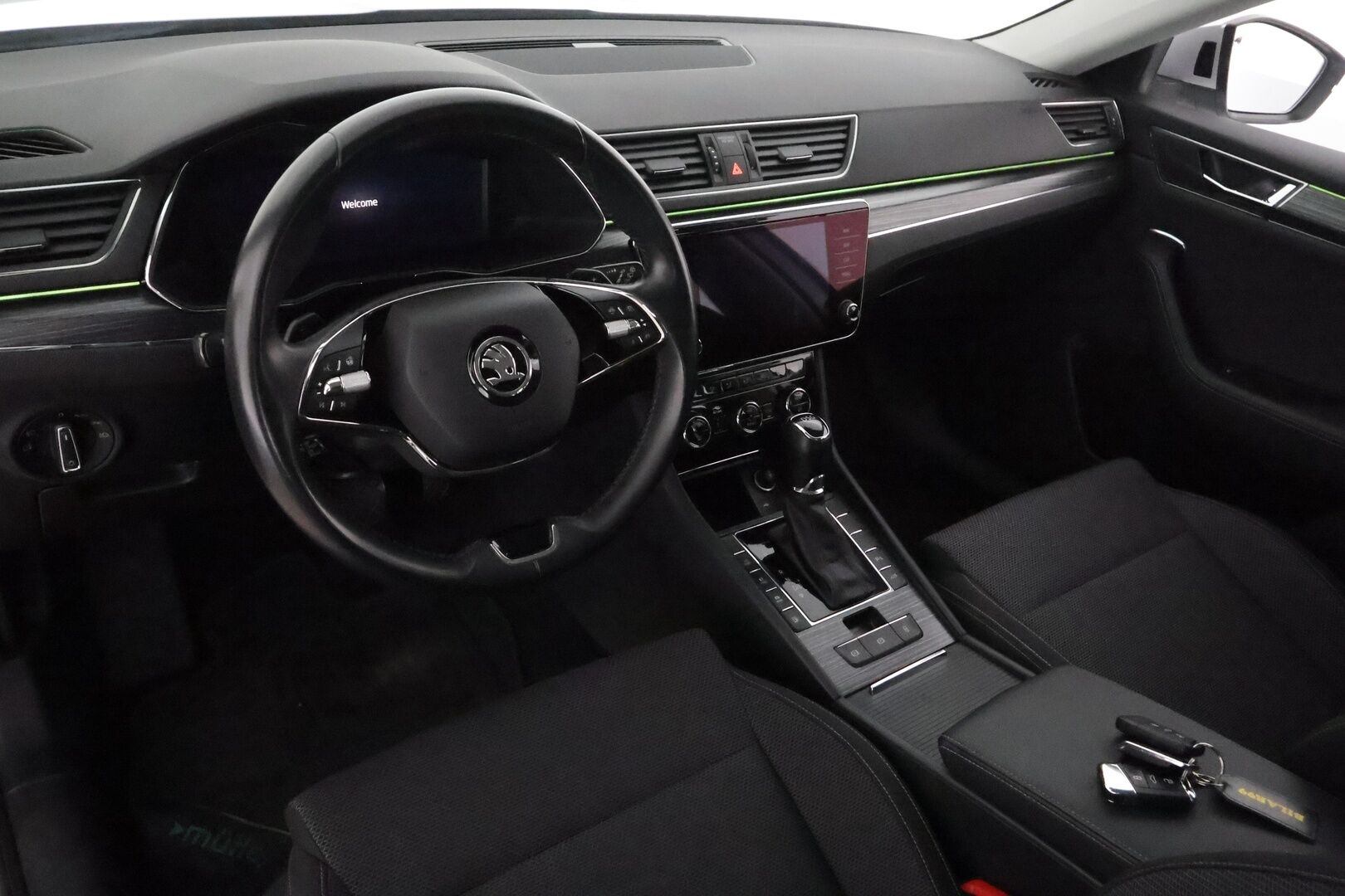 SKODA SUPERB 2022 Combi 1.4 TSI PHEV Ambition iV DSG **Webasto / ACC / Matrix-LED / P.kamera / Muistipenkki / Navi / Keyless** - 2x Latauskaapelit / Kahdet Renkaat / Merkkihuollettu!