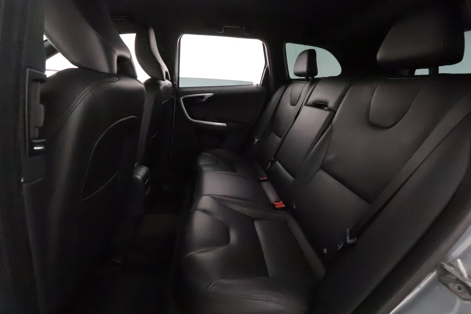 Volvo XC60 2016 D4 AWD Classic Summum aut **Webasto / Koukku / ACC / Xenon-valot / Muistipenkki / P.Tutka / Navi / Kaistavahti** - Kahdet Renkaat / **HUIPPU KAMOILLA**