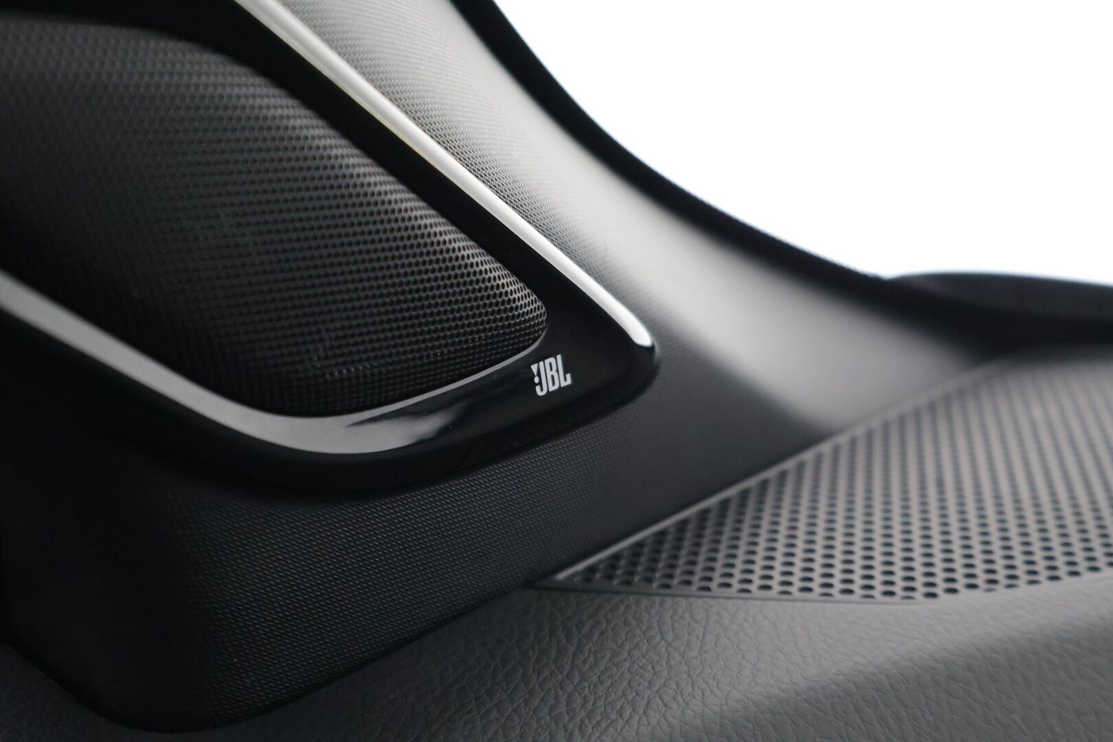 TOYOTA C-HR 2022 1,8 Hybrid Premium **ACC / JBL / P.kamera / Sähköpenkki / Navi / KeylessGo / Mustat nahat** - ALV / Kattavat varusteet