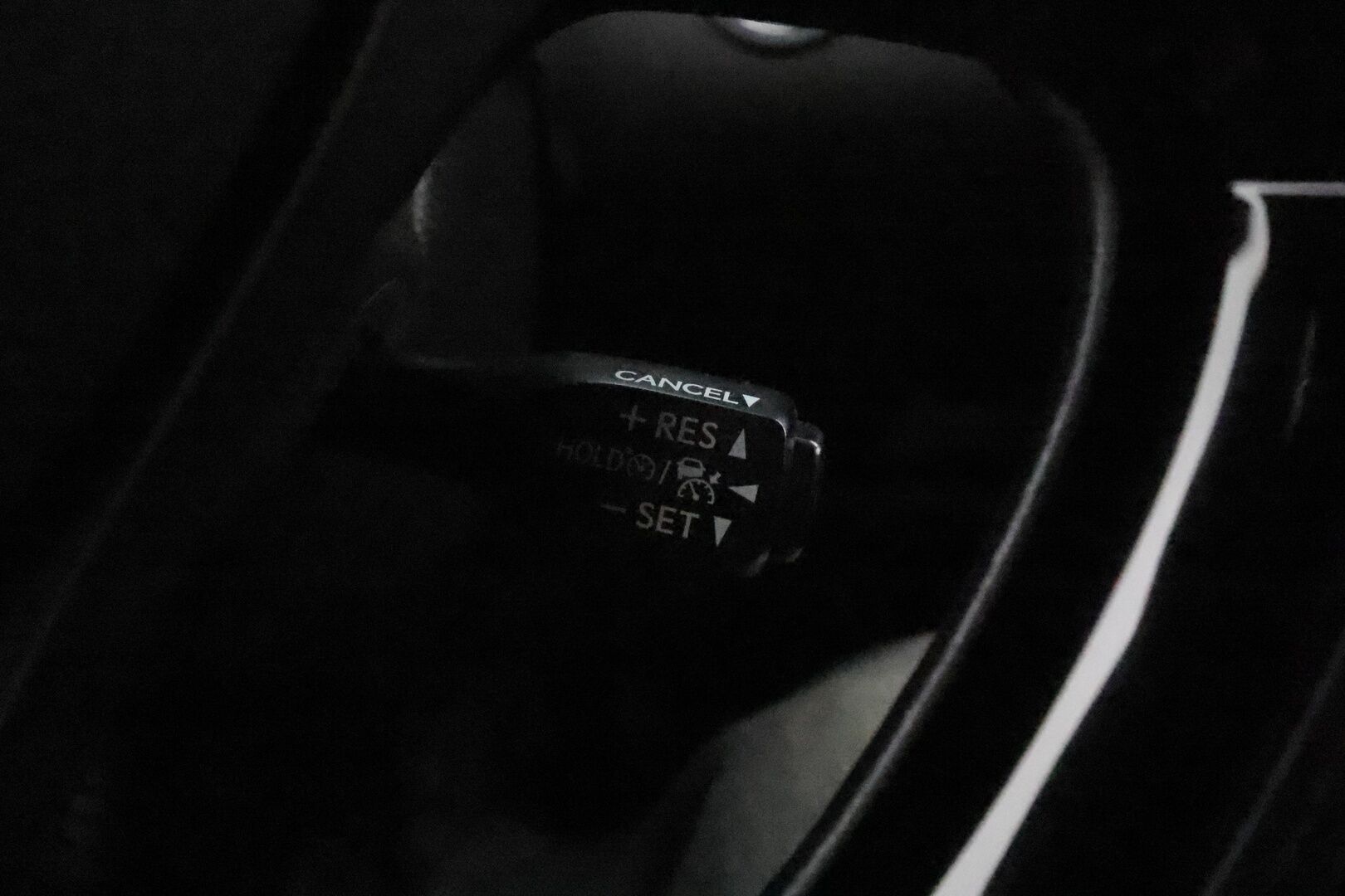 TOYOTA C-HR 2022 1,8 Hybrid Premium **ACC / JBL / P.kamera / Sähköpenkki / Navi / KeylessGo / Mustat nahat** - ALV / Kattavat varusteet