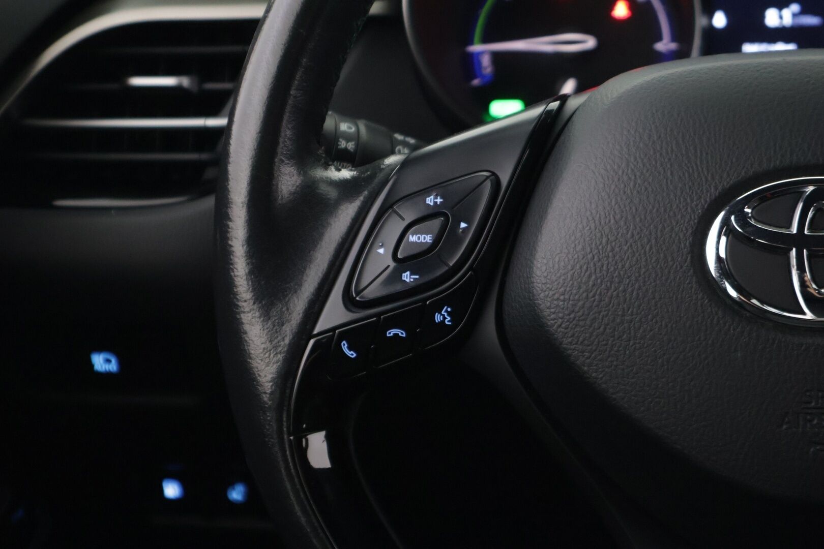 TOYOTA C-HR 2022 1,8 Hybrid Premium **ACC / JBL / P.kamera / Sähköpenkki / Navi / KeylessGo / Mustat nahat** - ALV / Kattavat varusteet