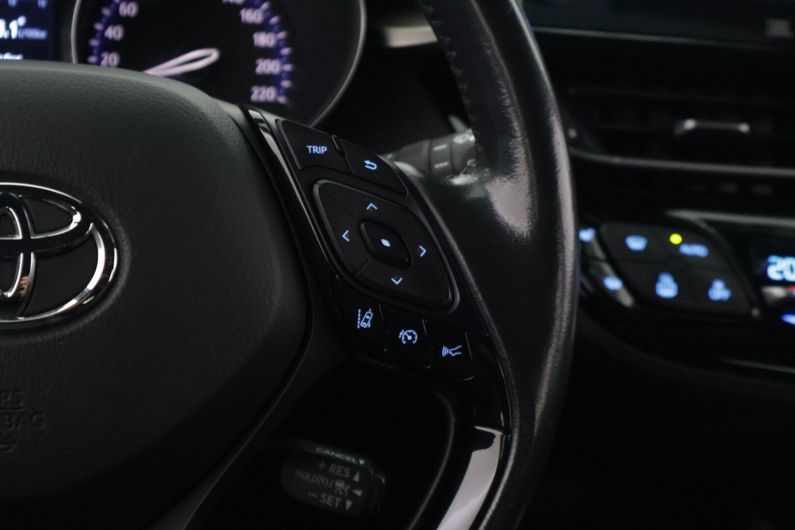 TOYOTA C-HR 2022 1,8 Hybrid Premium **ACC / JBL / P.kamera / Sähköpenkki / Navi / KeylessGo / Mustat nahat** - ALV / Kattavat varusteet