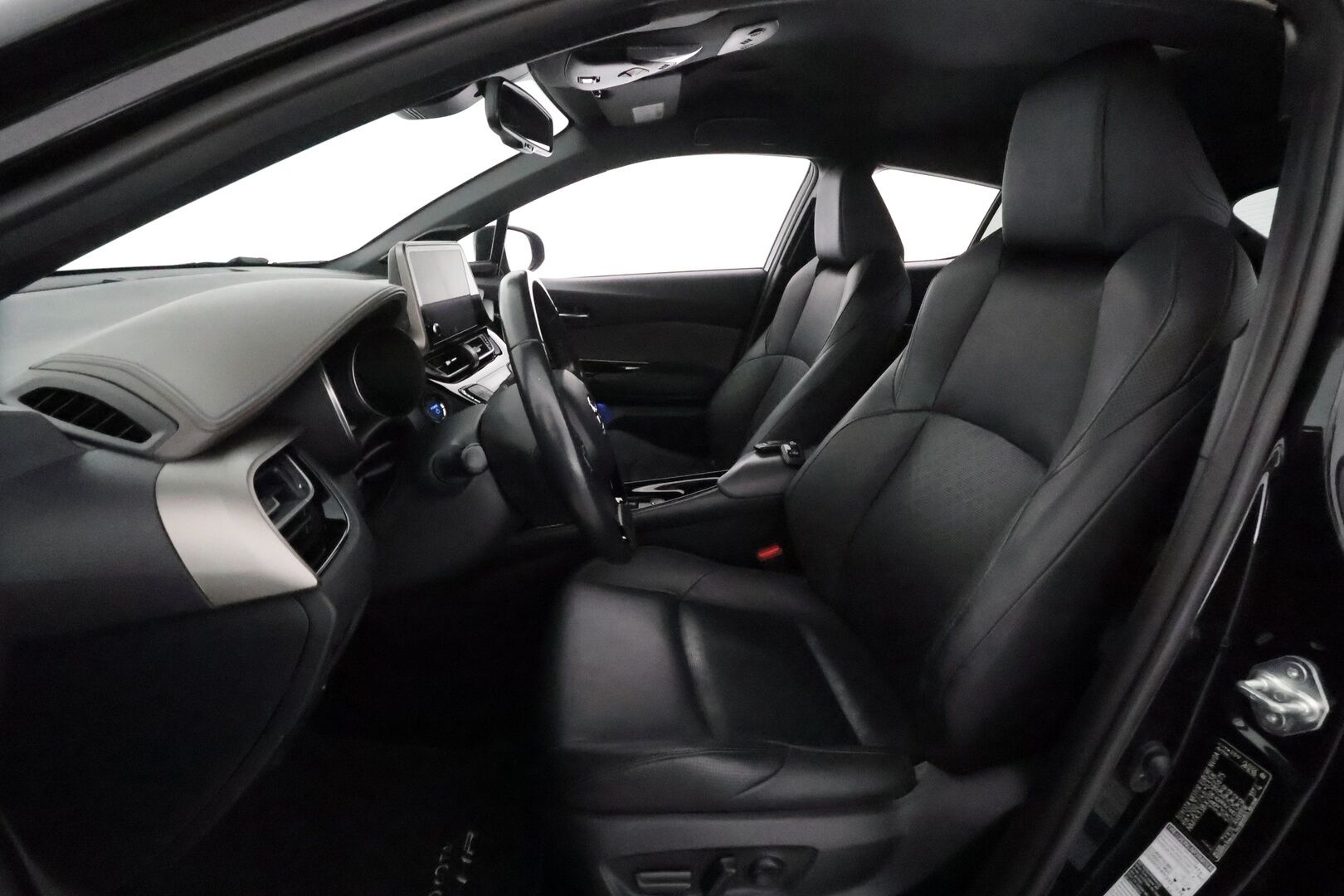 TOYOTA C-HR 2022 1,8 Hybrid Premium **ACC / JBL / P.kamera / Sähköpenkki / Navi / KeylessGo / Mustat nahat** - ALV / Kattavat varusteet