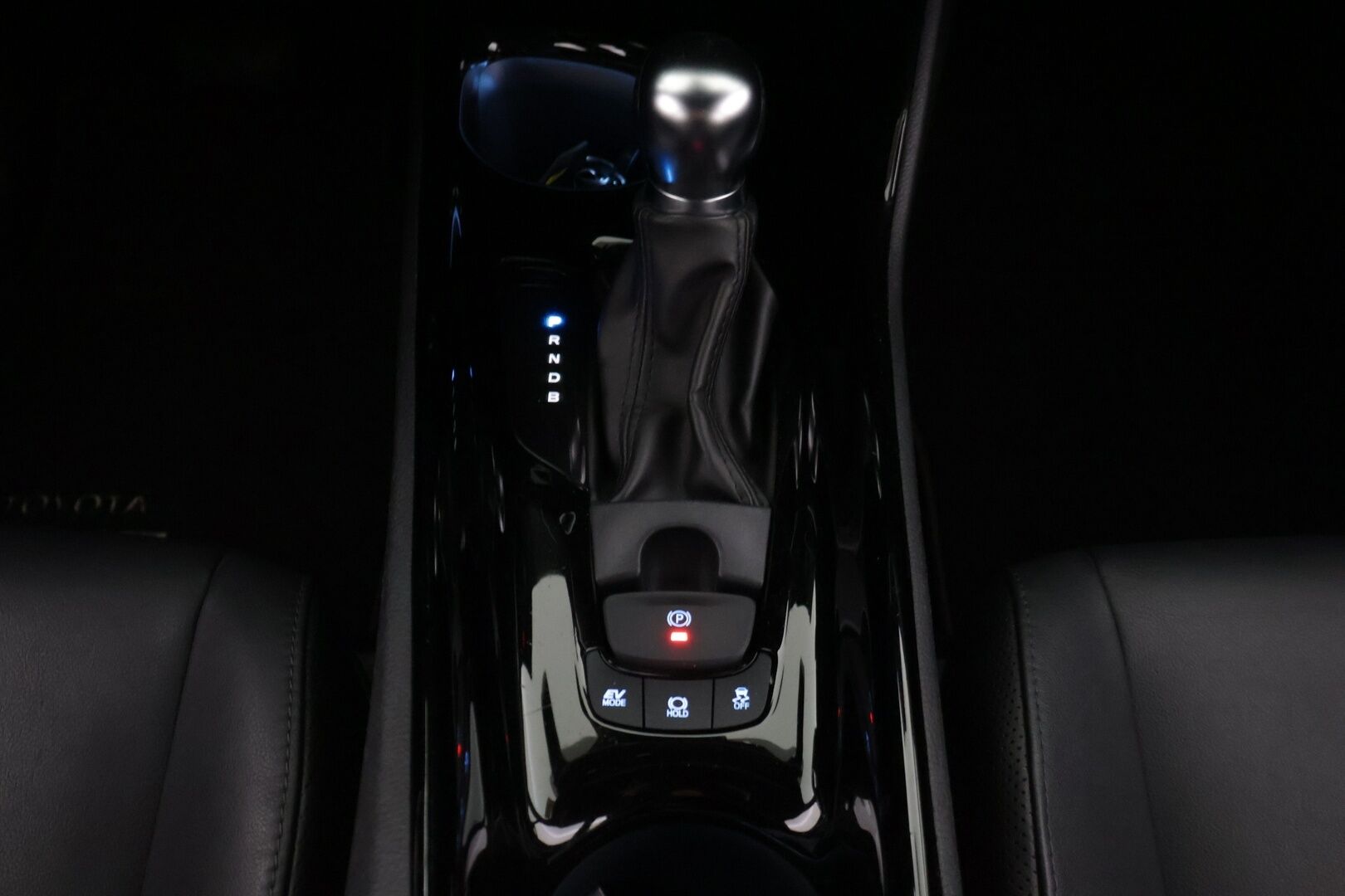 TOYOTA C-HR 2022 1,8 Hybrid Premium **ACC / JBL / P.kamera / Sähköpenkki / Navi / KeylessGo / Mustat nahat** - ALV / Kattavat varusteet