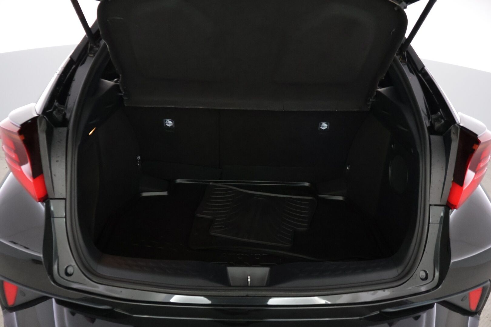 TOYOTA C-HR 2022 1,8 Hybrid Premium **ACC / JBL / P.kamera / Sähköpenkki / Navi / KeylessGo / Mustat nahat** - ALV / Kattavat varusteet