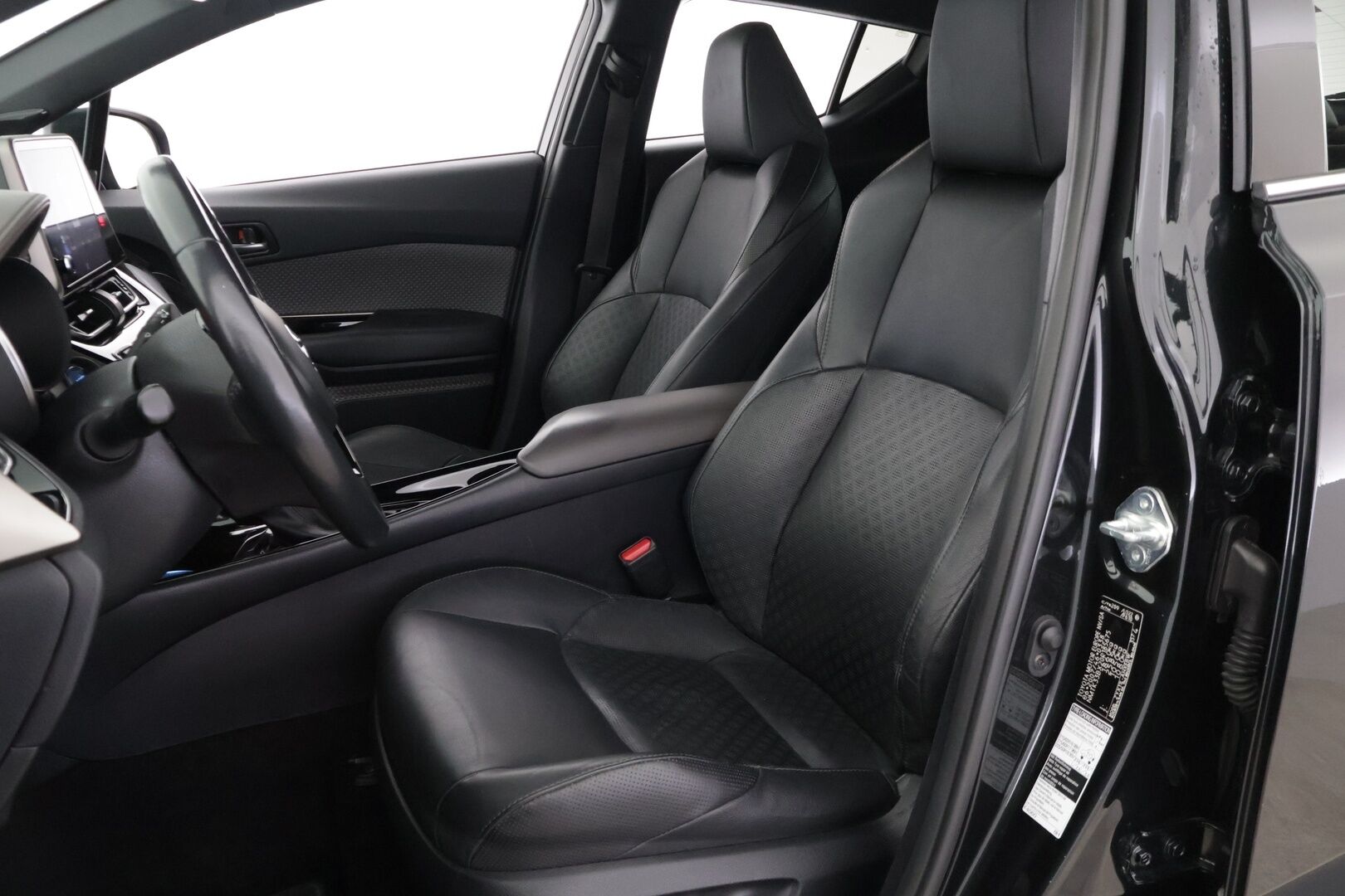 TOYOTA C-HR 2022 1,8 Hybrid Premium **ACC / JBL / P.kamera / Sähköpenkki / Navi / KeylessGo / Mustat nahat** - ALV / Kattavat varusteet