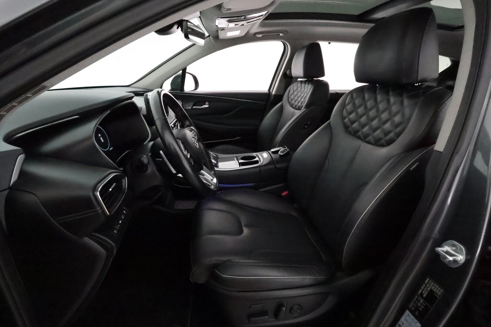 HYUNDAI SANTA FE 2021 1.6 Plugin-Hybrid 4WD SEVEN Prime 7-P **ACC / Panorama / KRELL / Koukku / LED / Muistipenkki / Navi / Mustat nahat** - Akku kuntotarkastettu! / Ilmastoidut penkit / HUD / 360° / Kahdet renkaat aluvanteilla / Merkkihuollettu