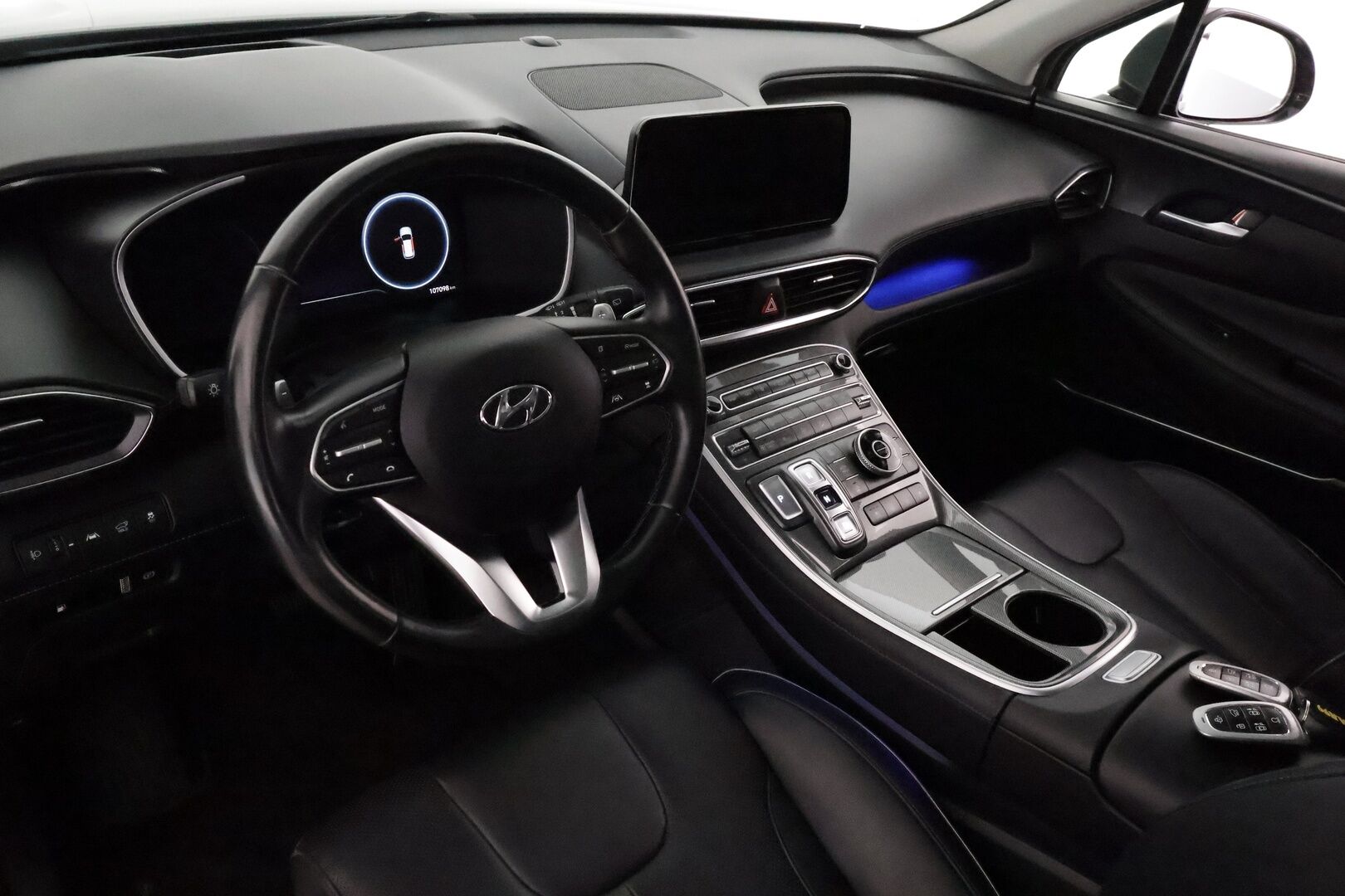 HYUNDAI SANTA FE 2021 1.6 Plugin-Hybrid 4WD SEVEN Prime 7-P **ACC / Panorama / KRELL / Koukku / LED / Muistipenkki / Navi / Mustat nahat** - Akku kuntotarkastettu! / Ilmastoidut penkit / HUD / 360° / Kahdet renkaat aluvanteilla / Merkkihuollettu