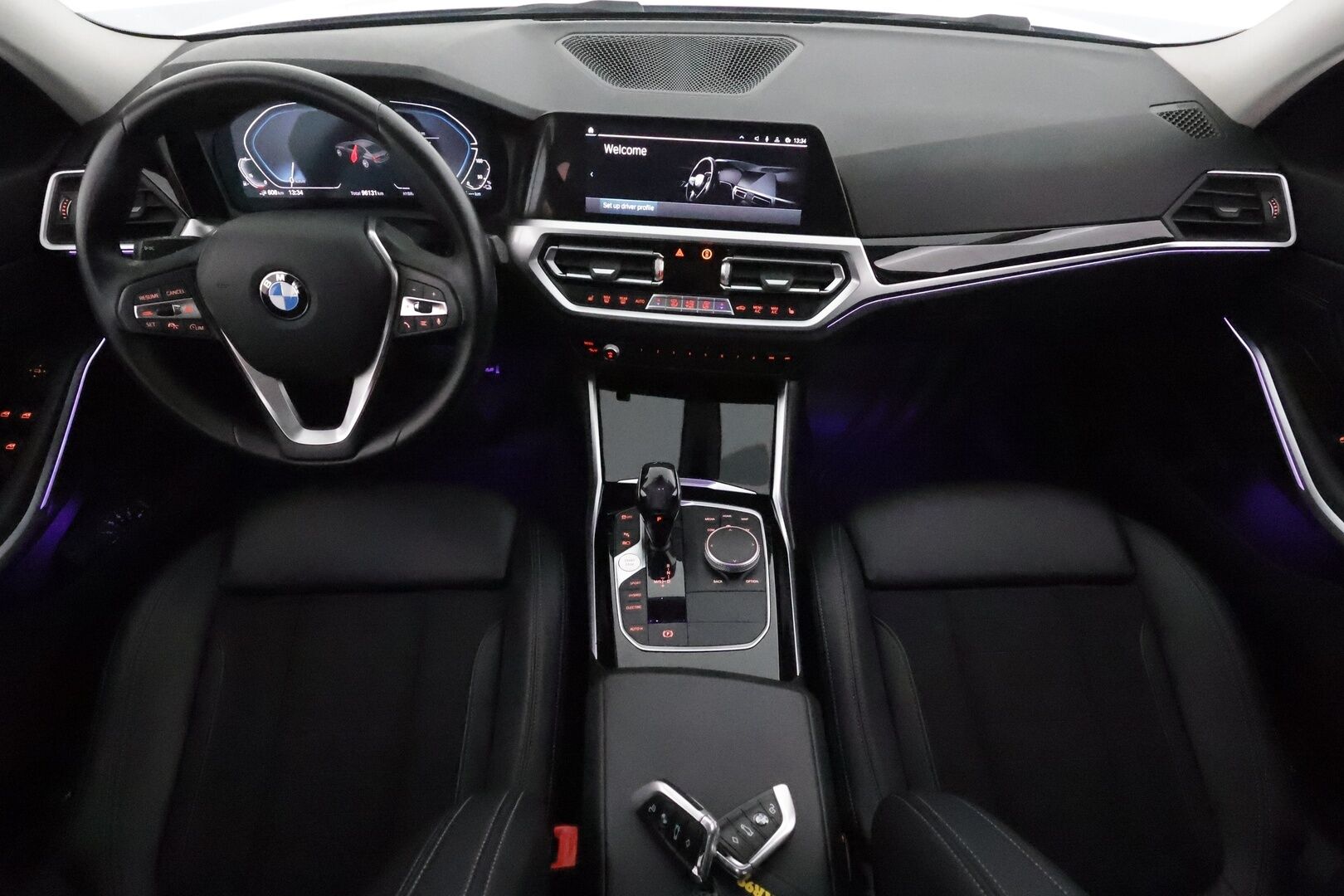 BMW 330 2020 G20 Sedan 330e Sport Line **ACC / Koukku / P.tutkat / LED / Navi / Puolinahat** - Kahdet renkaat aluvanteilla / Merkkihuollettu / Akku kuntotarkastettu!