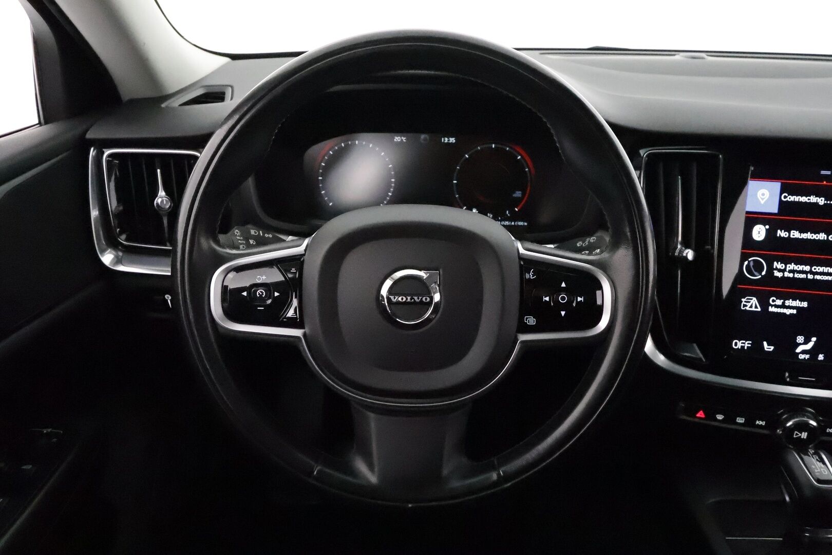 Volvo V60 2019 D3 AWD Momentum **ACC / LED / Koukku / P.tutka / Digimittaristo / Navi** - Kahdet renkaat aluvanteilla