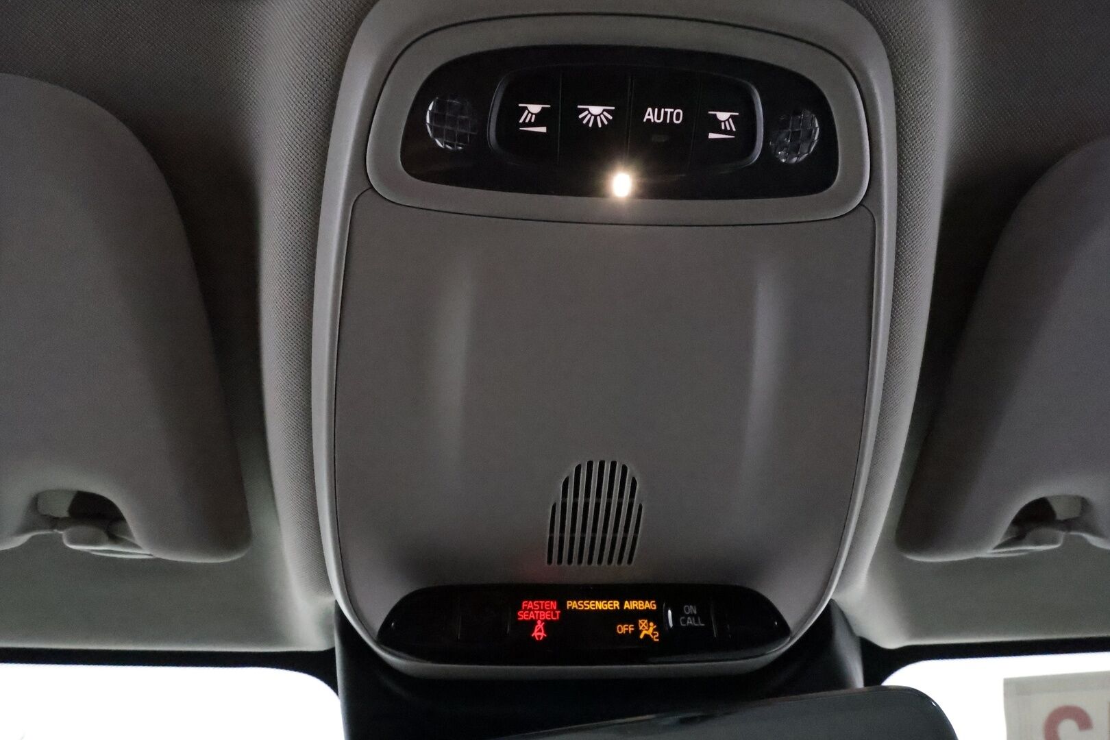Volvo V60 2019 D3 AWD Momentum **ACC / LED / Koukku / P.tutka / Digimittaristo / Navi** - Kahdet renkaat aluvanteilla