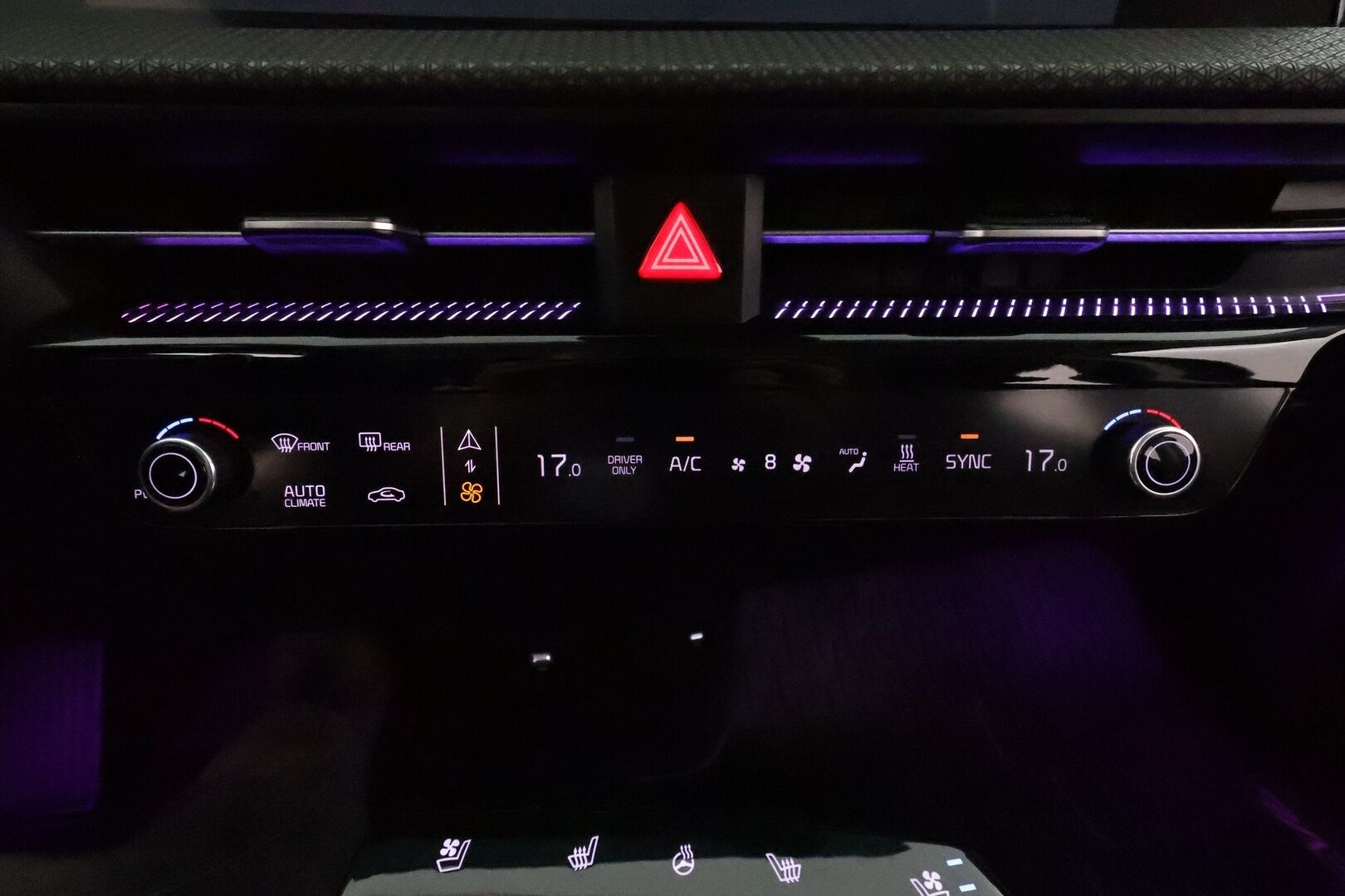 KIA EV6 2022 77,4kWh AWD Plus **ACC / 360° / Muistipenkki / Ilmastoidut nahat / ILP / Navi / LED / KeylessGo** - 3,99 % KORKOTARJOUS TÄHÄN AUTOON 14.9. ASTI! - Merkkihuollettu