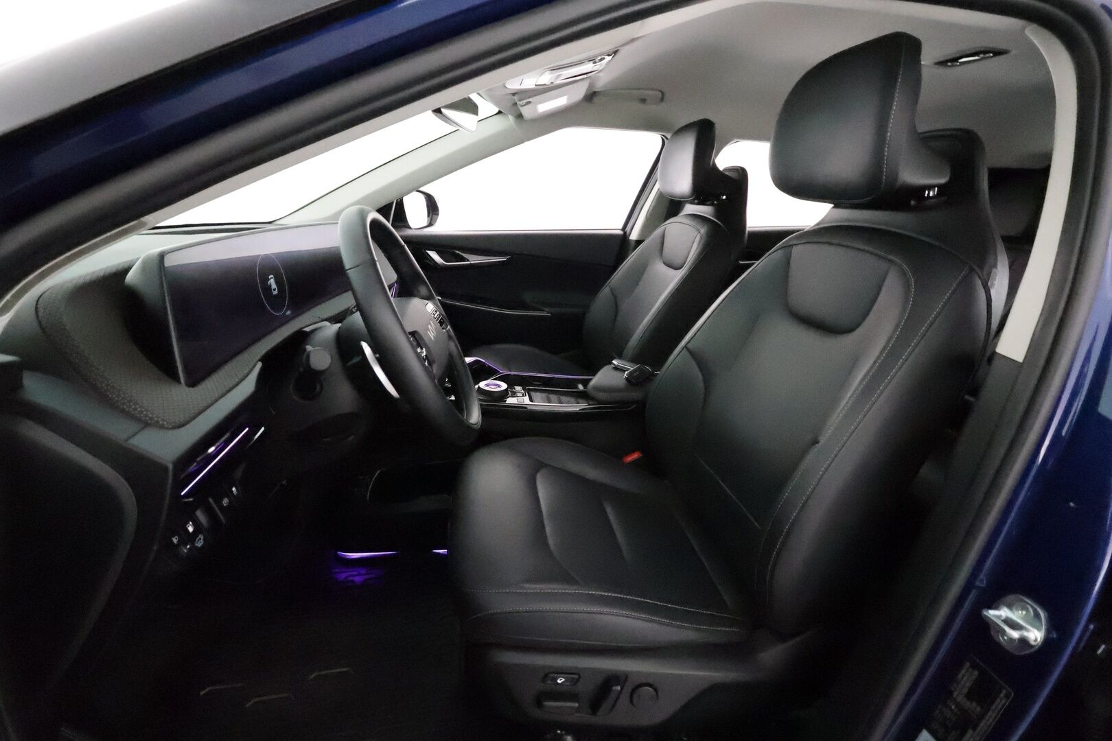 KIA EV6 2022 77,4kWh AWD Plus **ACC / 360° / Muistipenkki / Ilmastoidut nahat / ILP / Navi / LED / KeylessGo** - 3,99 % KORKOTARJOUS TÄHÄN AUTOON 14.9. ASTI! - Merkkihuollettu