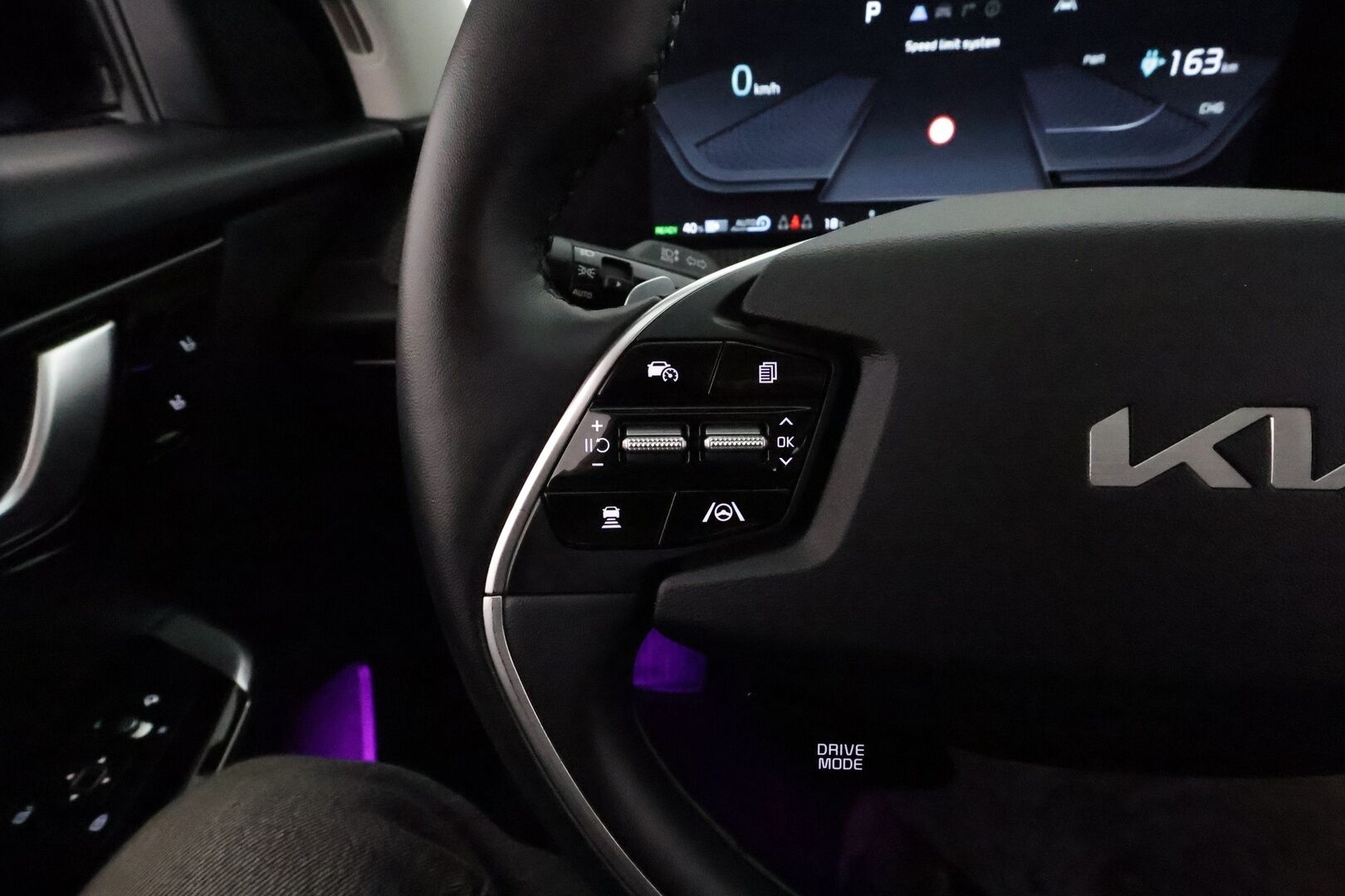 KIA EV6 2022 77,4kWh AWD Plus **ACC / 360° / Muistipenkki / Ilmastoidut nahat / ILP / Navi / LED / KeylessGo** - 3,99 % KORKOTARJOUS TÄHÄN AUTOON 14.9. ASTI! - Merkkihuollettu