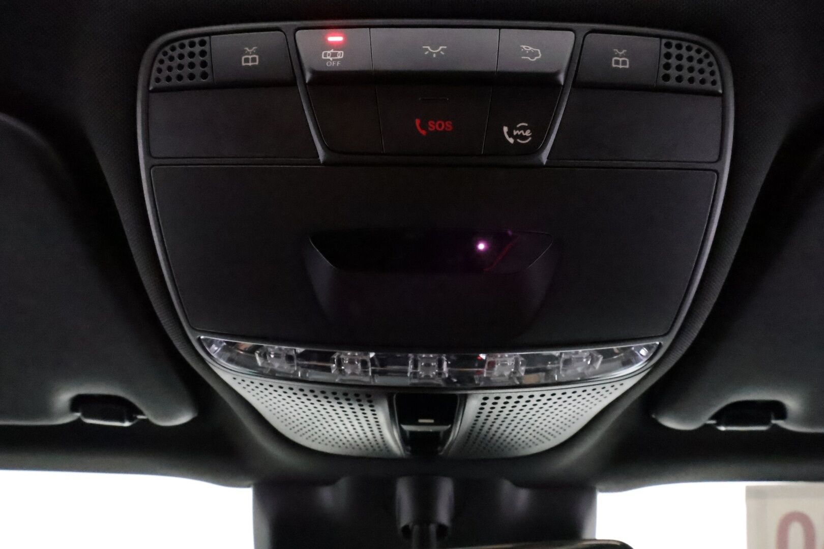 MERCEDES-BENZ EQC 2021 400 4Matic **Distronic+ / Burmester / Muistipenkit / Lasikattoluukku / Multibeam LED / Ilmastoidut nahat / Navi / Widescreen / 360°** - 3,99 % KORKOTARJOUS TÄHÄN AUTOON 14.9. ASTI! - HUD / Hierovat etuistuimet / Huippuvarusteet!