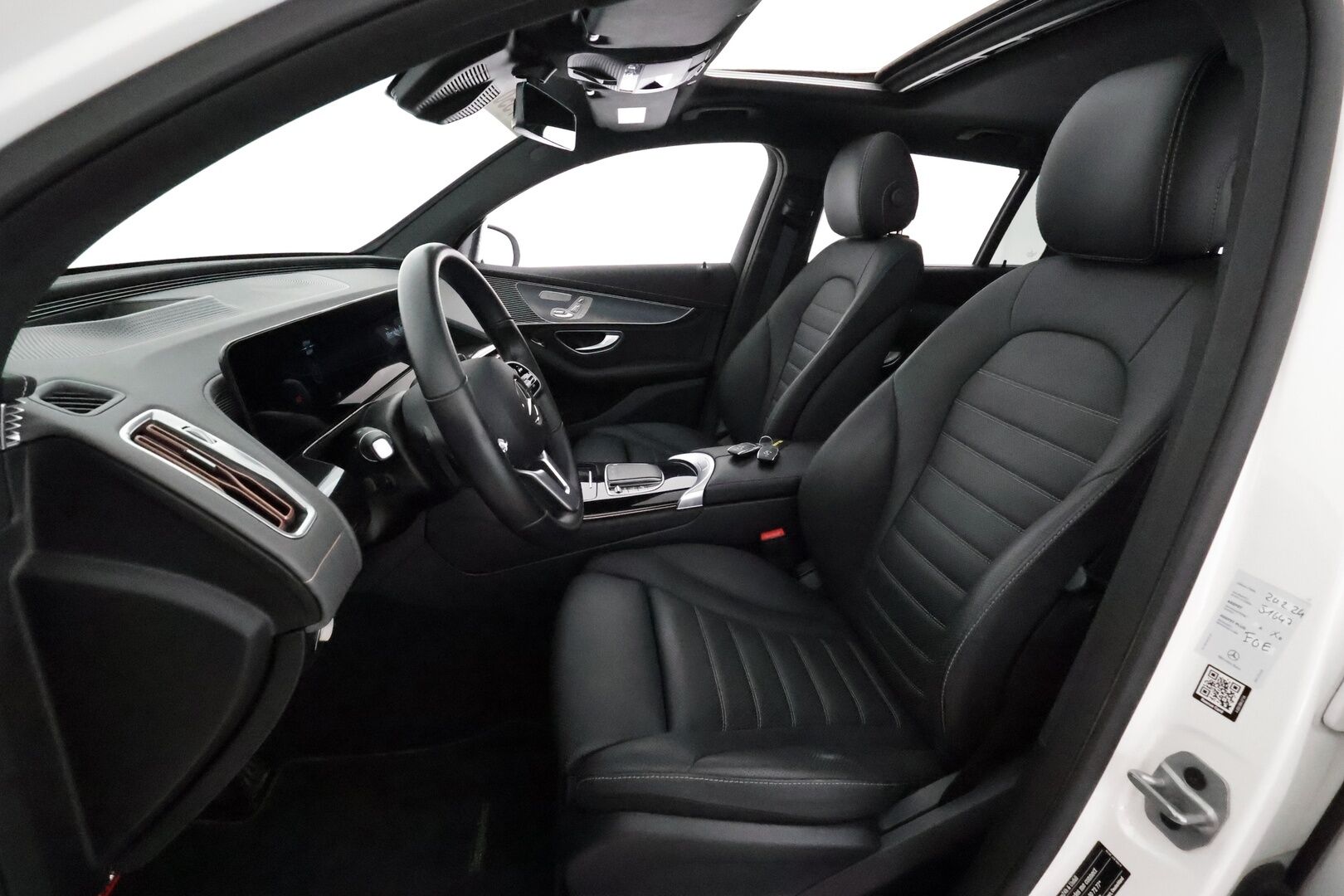 MERCEDES-BENZ EQC 2021 400 4Matic **Distronic+ / Burmester / Muistipenkit / Lasikattoluukku / Multibeam LED / Ilmastoidut nahat / Navi / Widescreen / 360°** - 3,99 % KORKOTARJOUS TÄHÄN AUTOON 14.9. ASTI! - HUD / Hierovat etuistuimet / Huippuvarusteet!