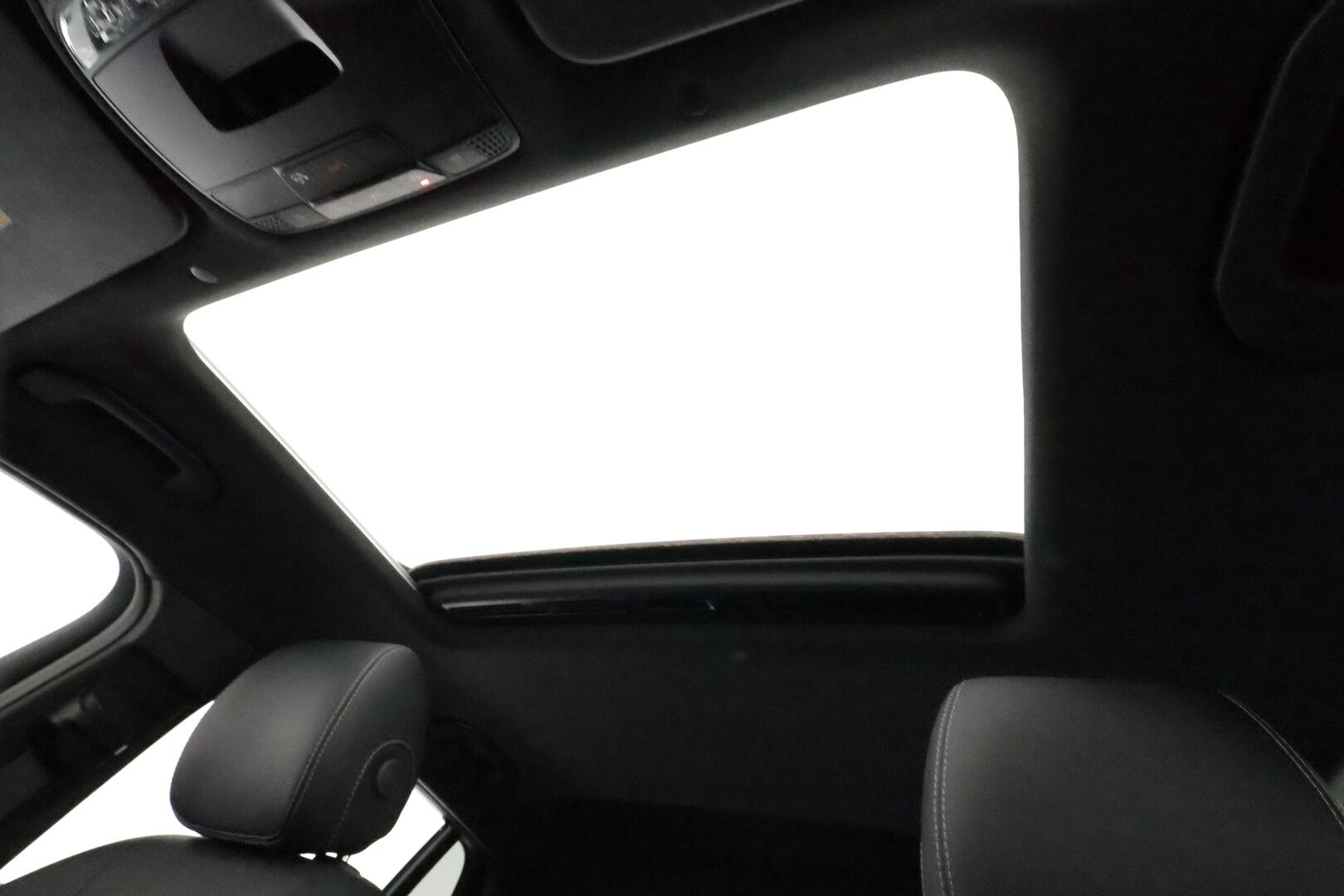 MERCEDES-BENZ EQC 2021 400 4Matic **Distronic+ / Burmester / Muistipenkit / Lasikattoluukku / Multibeam LED / Ilmastoidut nahat / Navi / Widescreen / 360°** - 3,99 % KORKOTARJOUS TÄHÄN AUTOON 14.9. ASTI! - HUD / Hierovat etuistuimet / Huippuvarusteet!