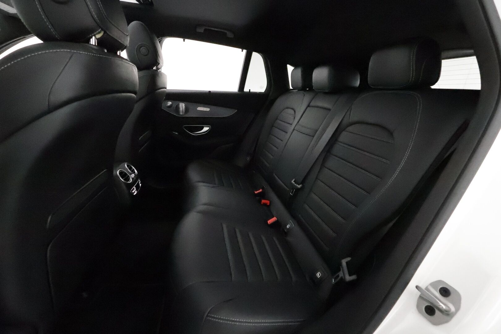 MERCEDES-BENZ EQC 2021 400 4Matic **Distronic+ / Burmester / Muistipenkit / Lasikattoluukku / Multibeam LED / Ilmastoidut nahat / Navi / Widescreen / 360°** - 3,99 % KORKOTARJOUS TÄHÄN AUTOON 14.9. ASTI! - HUD / Hierovat etuistuimet / Huippuvarusteet!