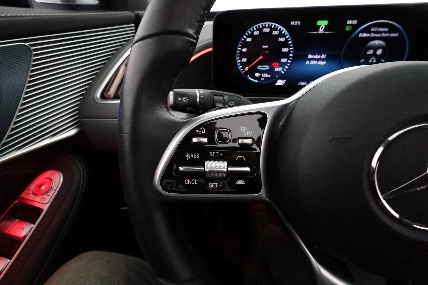 MERCEDES-BENZ EQC 2021 400 4Matic **Distronic+ / Burmester / Muistipenkit / Lasikattoluukku / Multibeam LED / Ilmastoidut nahat / Navi / Widescreen / 360°** - 3,99 % KORKOTARJOUS TÄHÄN AUTOON 14.9. ASTI! - HUD / Hierovat etuistuimet / Huippuvarusteet!