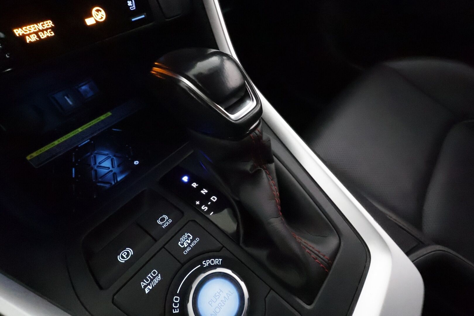 TOYOTA RAV4 PLUG-IN 2020 Hybrid 2,5 AWD-i Premium * Adapt.Vakkari / Ilmastoitu Muistipenkki / HUD / 360-Kamera / LED / KeylessGo - 2x Latauskaapelit / 2x vanteet / Merkkihuollettu / Huippuvarusteet!