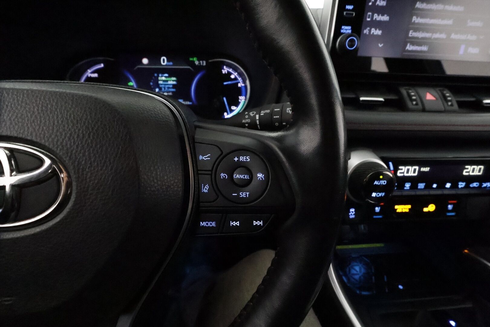 TOYOTA RAV4 PLUG-IN 2020 Hybrid 2,5 AWD-i Premium * Adapt.Vakkari / Ilmastoitu Muistipenkki / HUD / 360-Kamera / LED / KeylessGo - 2x Latauskaapelit / 2x vanteet / Merkkihuollettu / Huippuvarusteet!