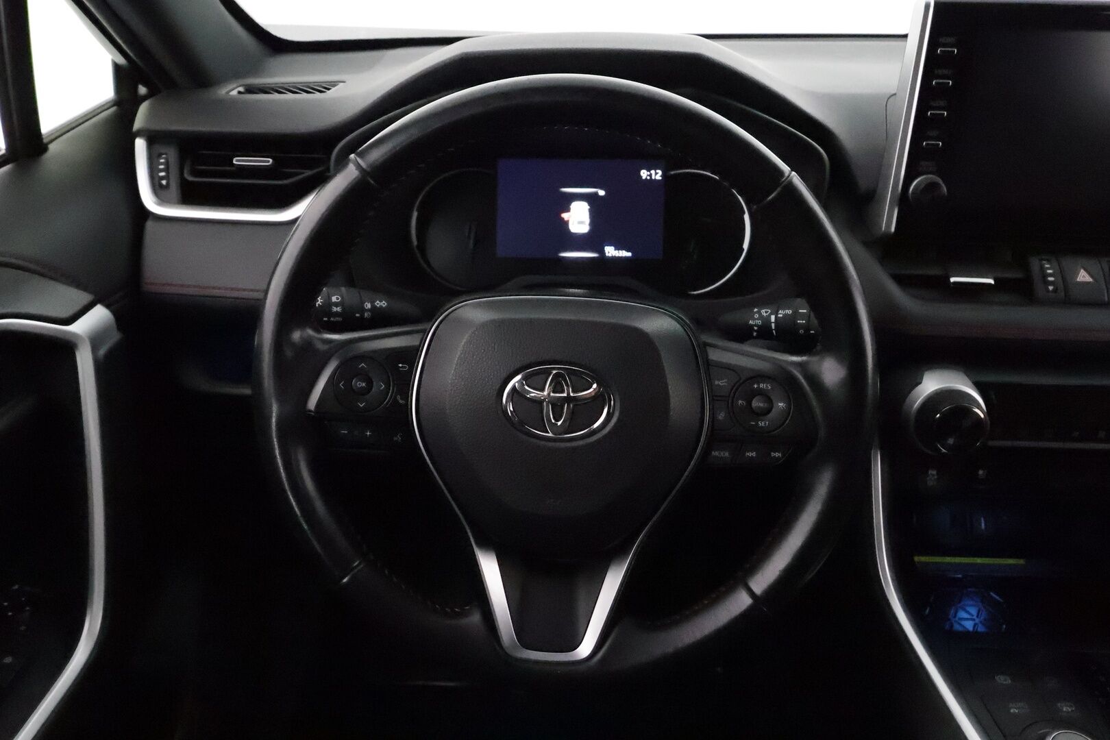 TOYOTA RAV4 PLUG-IN 2020 Hybrid 2,5 AWD-i Premium * Adapt.Vakkari / Ilmastoitu Muistipenkki / HUD / 360-Kamera / LED / KeylessGo - 2x Latauskaapelit / 2x vanteet / Merkkihuollettu / Huippuvarusteet!