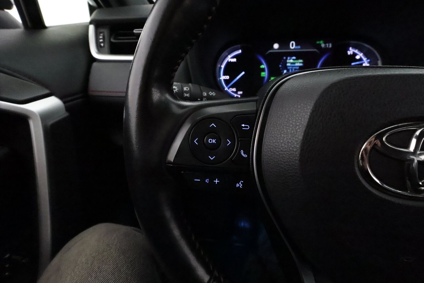 TOYOTA RAV4 PLUG-IN 2020 Hybrid 2,5 AWD-i Premium * Adapt.Vakkari / Ilmastoitu Muistipenkki / HUD / 360-Kamera / LED / KeylessGo - 2x Latauskaapelit / 2x vanteet / Merkkihuollettu / Huippuvarusteet!