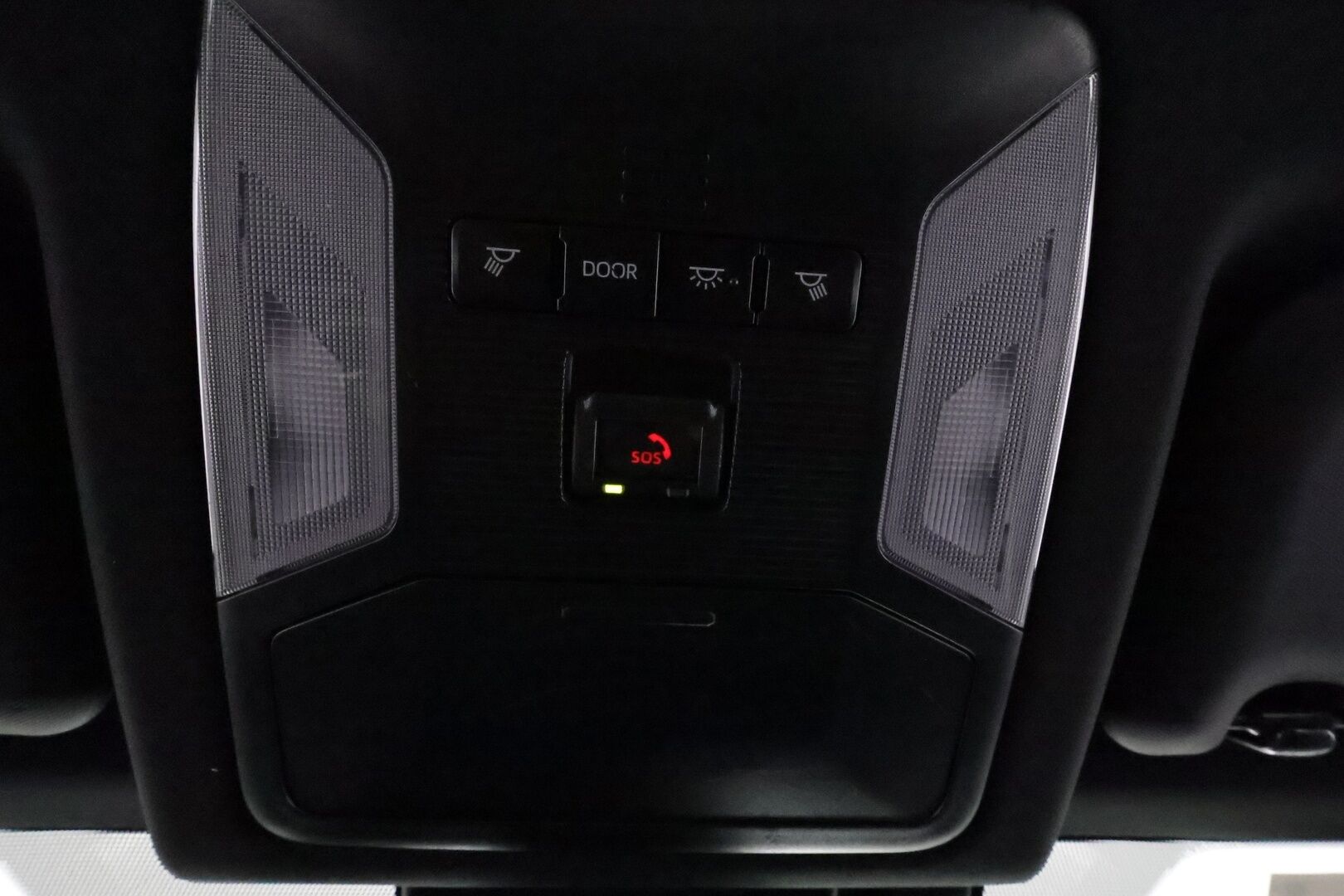 TOYOTA RAV4 PLUG-IN 2020 Hybrid 2,5 AWD-i Premium * Adapt.Vakkari / Ilmastoitu Muistipenkki / HUD / 360-Kamera / LED / KeylessGo - 2x Latauskaapelit / 2x vanteet / Merkkihuollettu / Huippuvarusteet!
