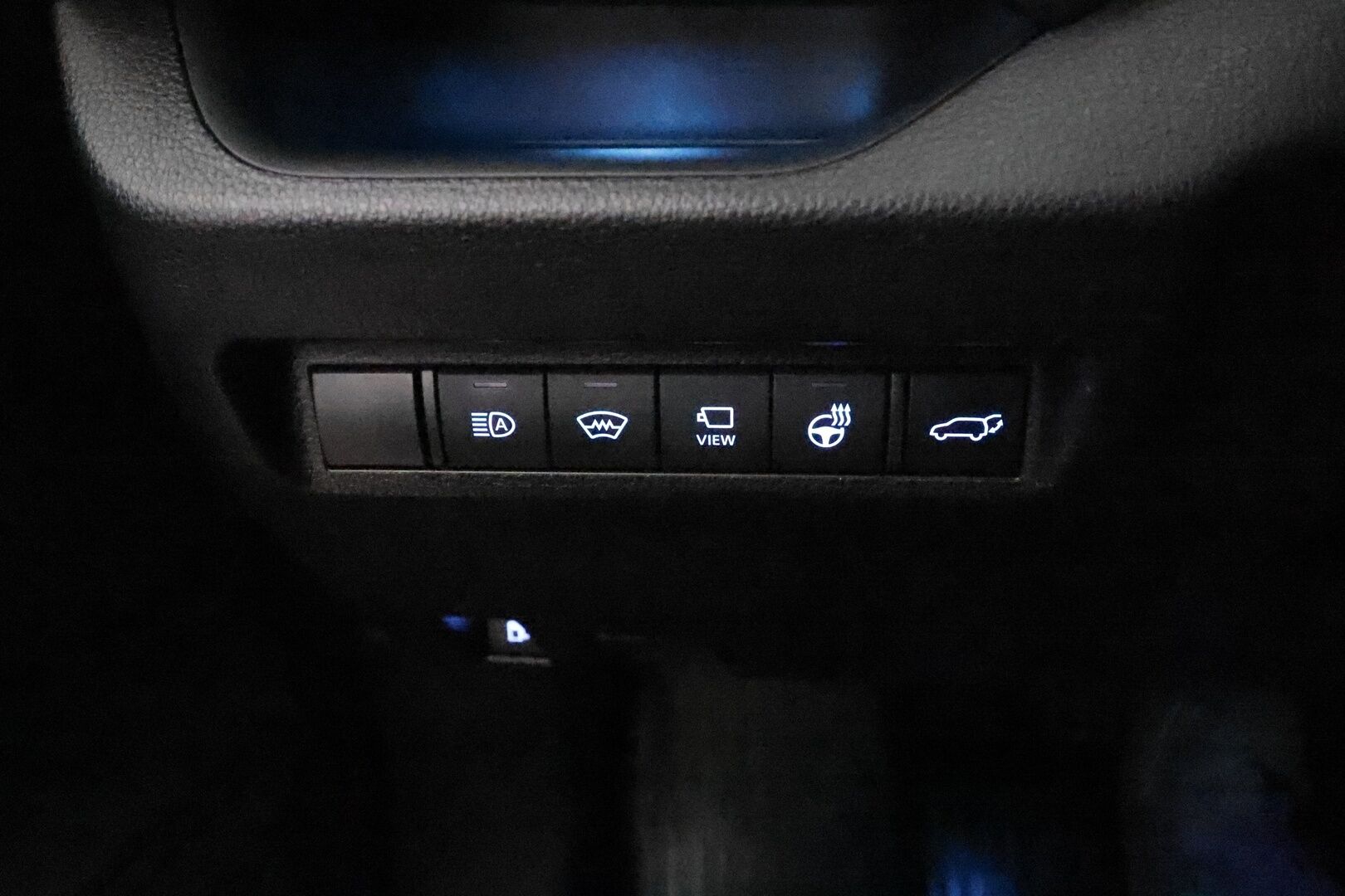 TOYOTA RAV4 PLUG-IN 2020 Hybrid 2,5 AWD-i Premium * Adapt.Vakkari / Ilmastoitu Muistipenkki / HUD / 360-Kamera / LED / KeylessGo - 2x Latauskaapelit / 2x vanteet / Merkkihuollettu / Huippuvarusteet!