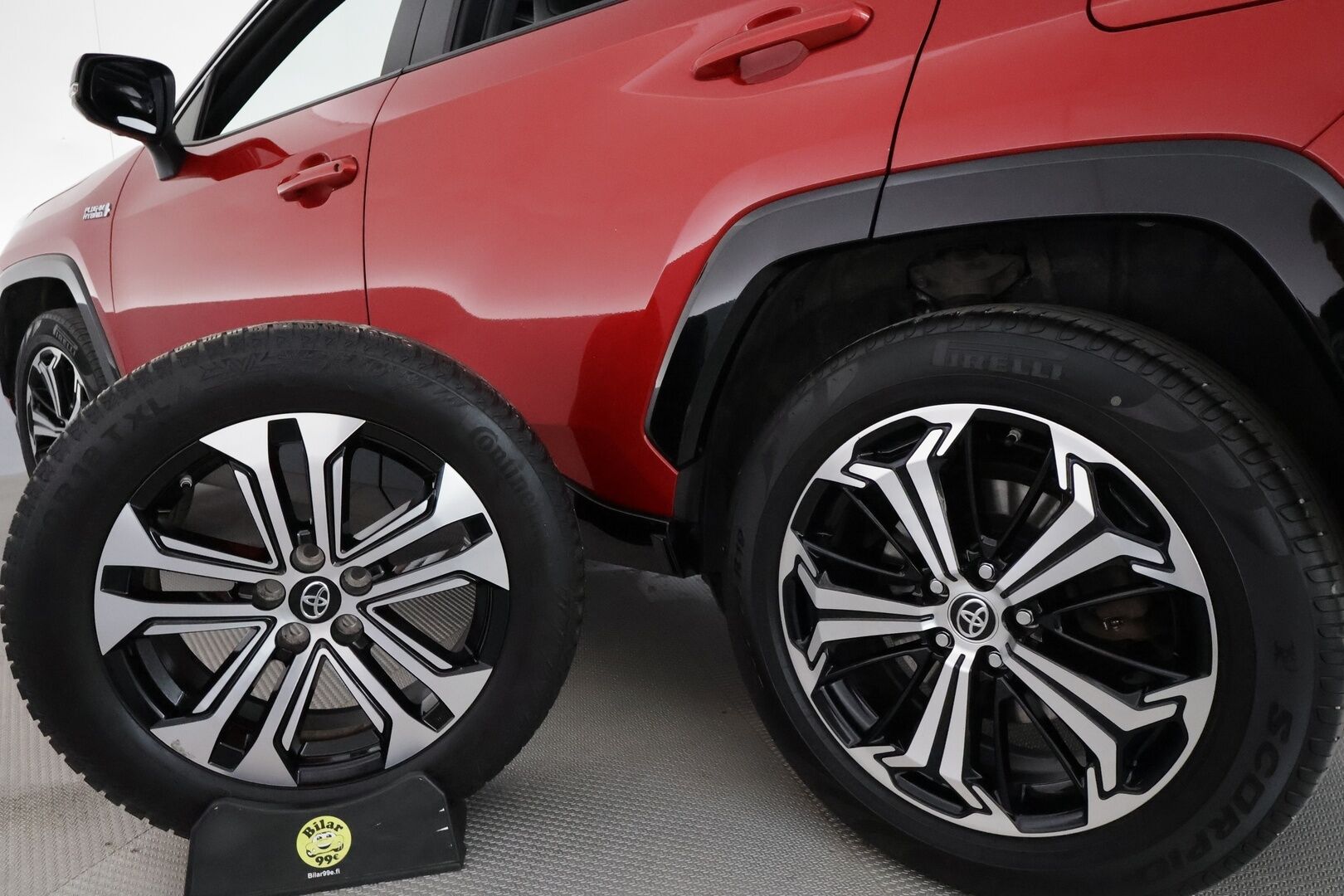 TOYOTA RAV4 PLUG-IN 2020 Hybrid 2,5 AWD-i Premium * Adapt.Vakkari / Ilmastoitu Muistipenkki / HUD / 360-Kamera / LED / KeylessGo - 2x Latauskaapelit / 2x vanteet / Merkkihuollettu / Huippuvarusteet!
