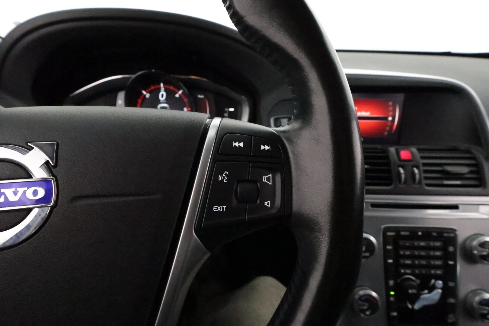 Volvo XC60 2017 D4 AWD Classic Summum aut **Webasto / Panorama / ACC / Xenon-valot / Muistipenkki / P.Kamera / Navi / Kaistavahti** - **HUIPPU KAMOILLA**