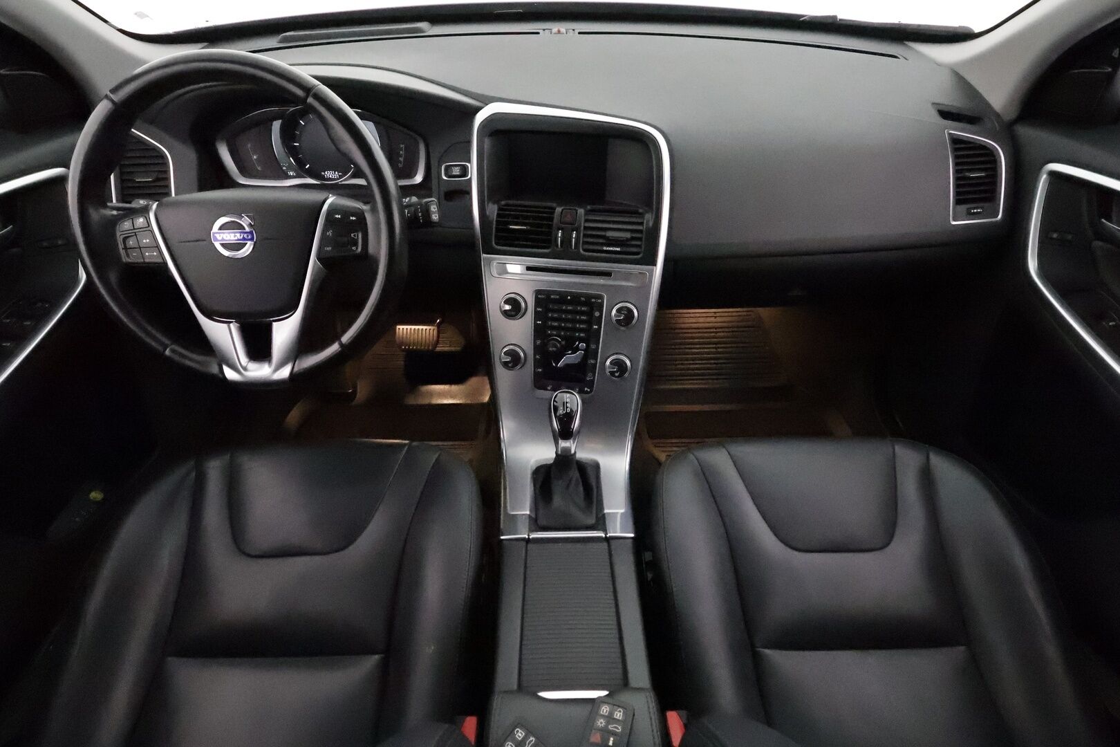 Volvo XC60 2017 D4 AWD Classic Summum aut **Webasto / Panorama / ACC / Xenon-valot / Muistipenkki / P.Kamera / Navi / Kaistavahti** - **HUIPPU KAMOILLA**